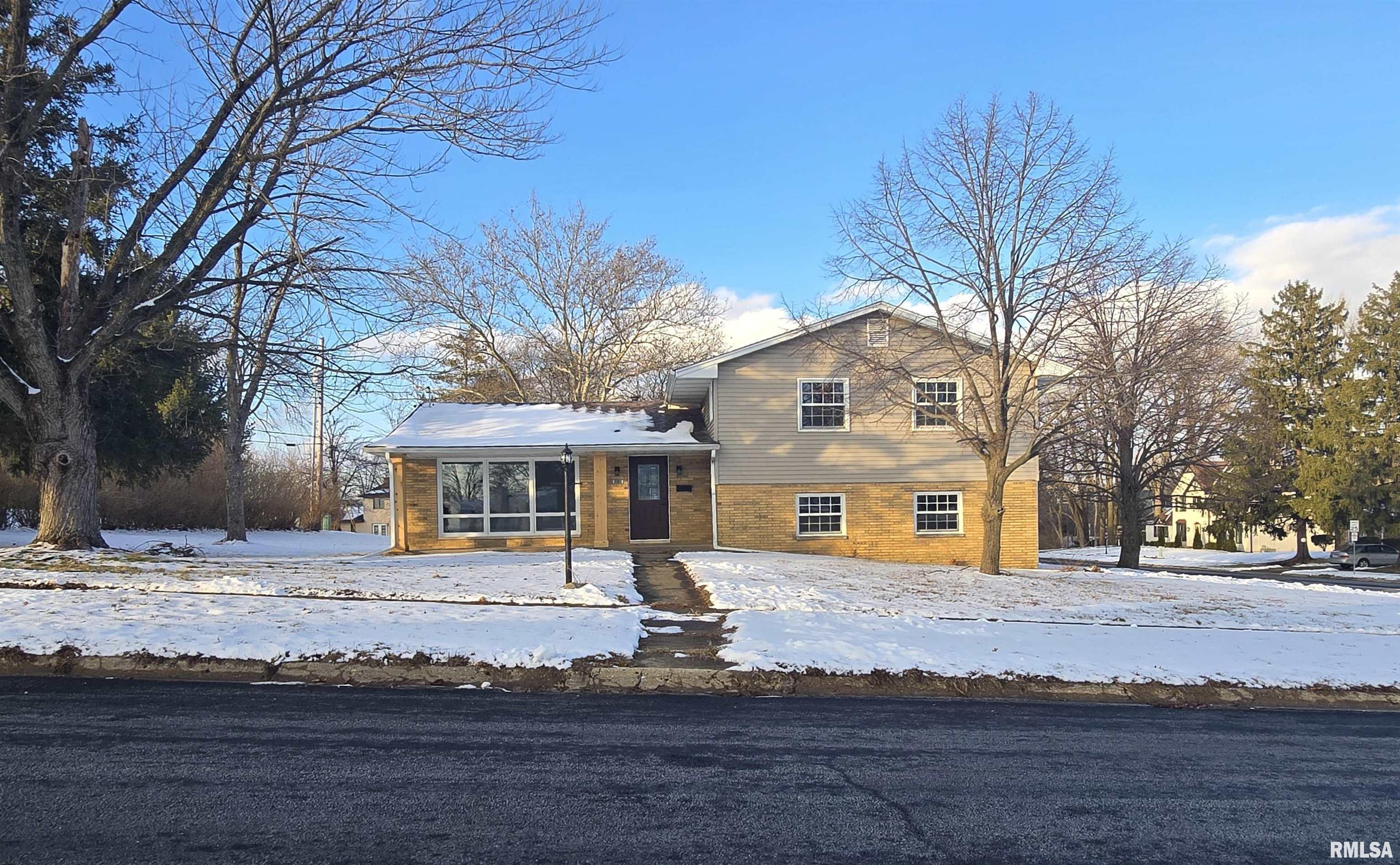 Home for sale at 1101  KINGSBURY Road  in Washington Illinois!