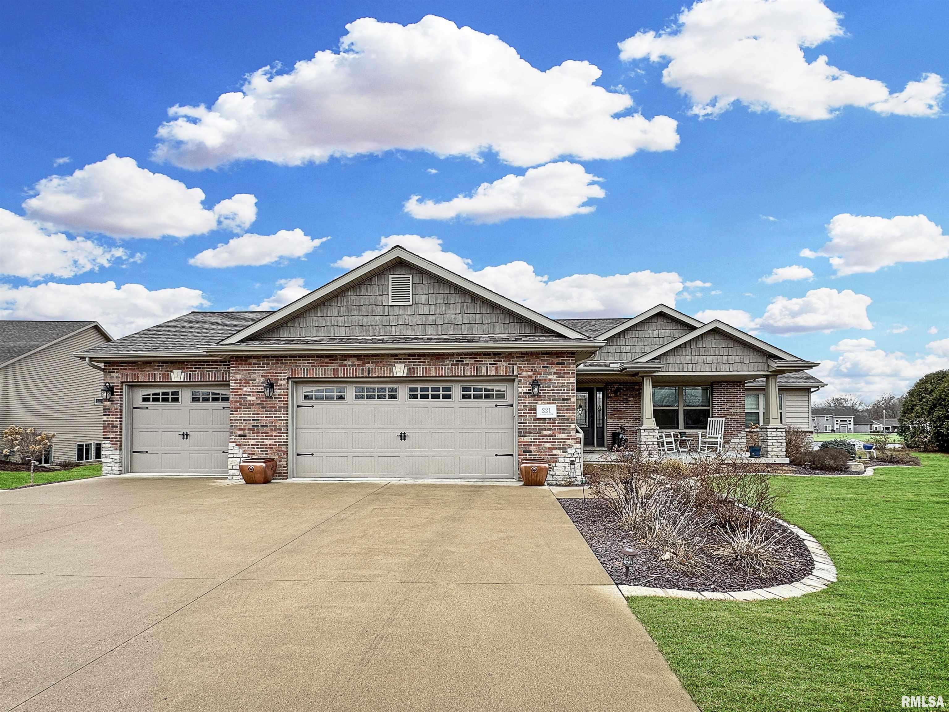 Price change at 221 Lake Pointe Drive in Goodfield Illinois! Price change at 221 Lake Pointe Drive in Goodfield Illinois!