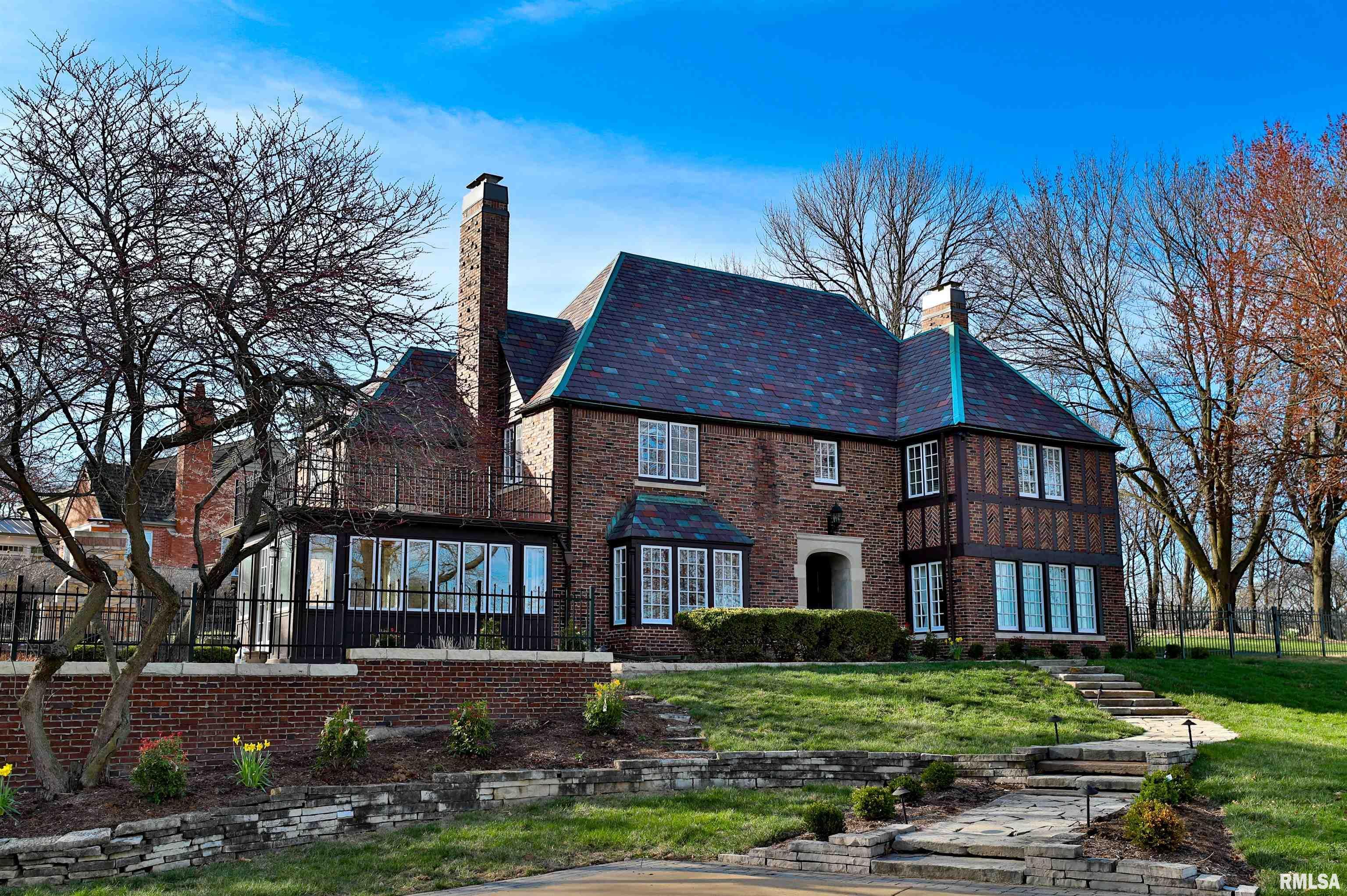 Luxury Home for sale at 4543 N GRANDVIEW Drive in Peoria Heights Illinois! Luxury Home for sale at 4543 N GRANDVIEW Drive in Peoria Heights Illinois!