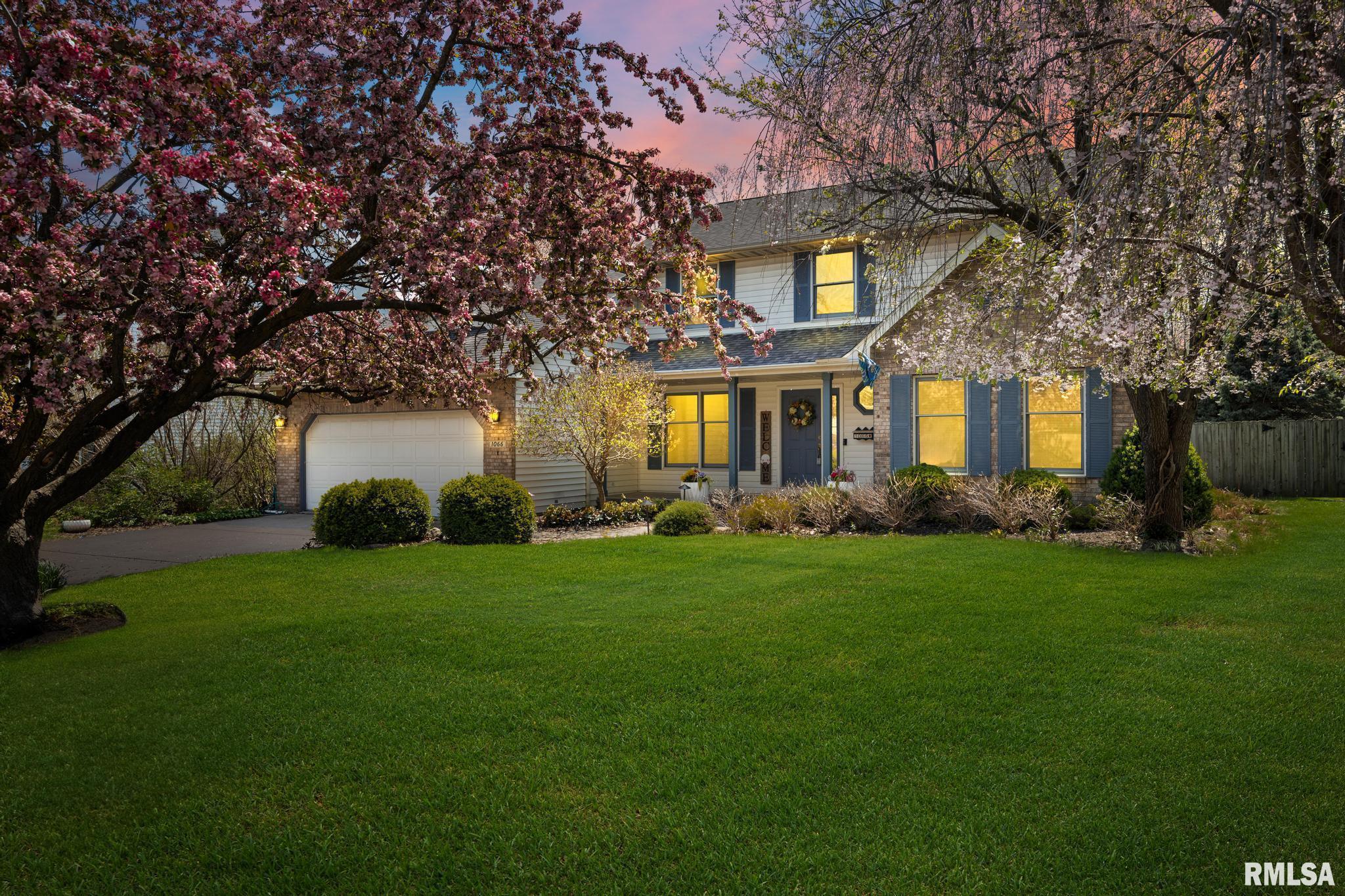 Luxury Home for sale at 1066 E JEFFERSON Street in Morton Illinois! Luxury Home for sale at 1066 E JEFFERSON Street in Morton Illinois!