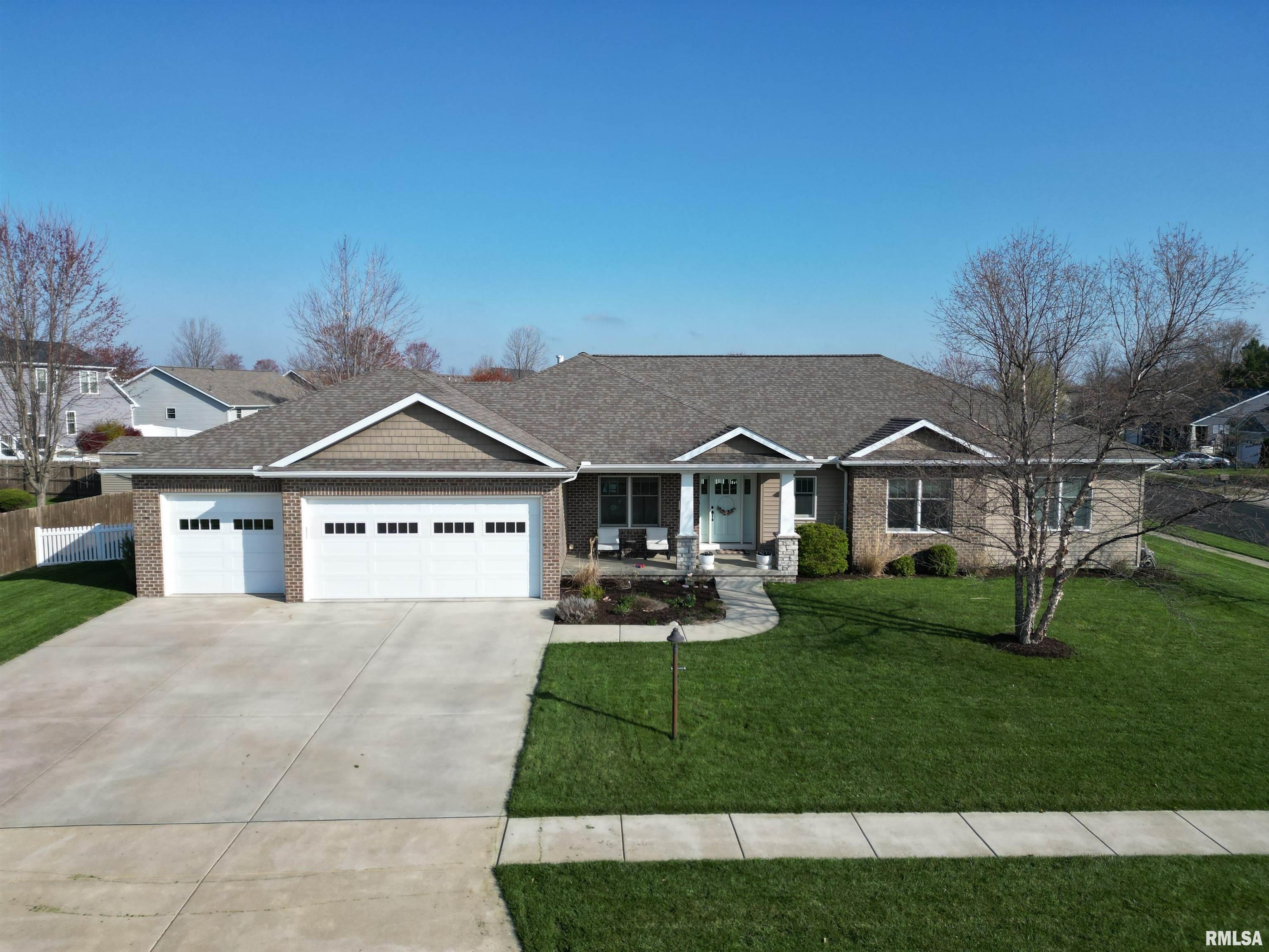 Luxury Home for sale at 1401 MITCHELL Street in Washington Illinois! Luxury Home for sale at 1401 MITCHELL Street in Washington Illinois!