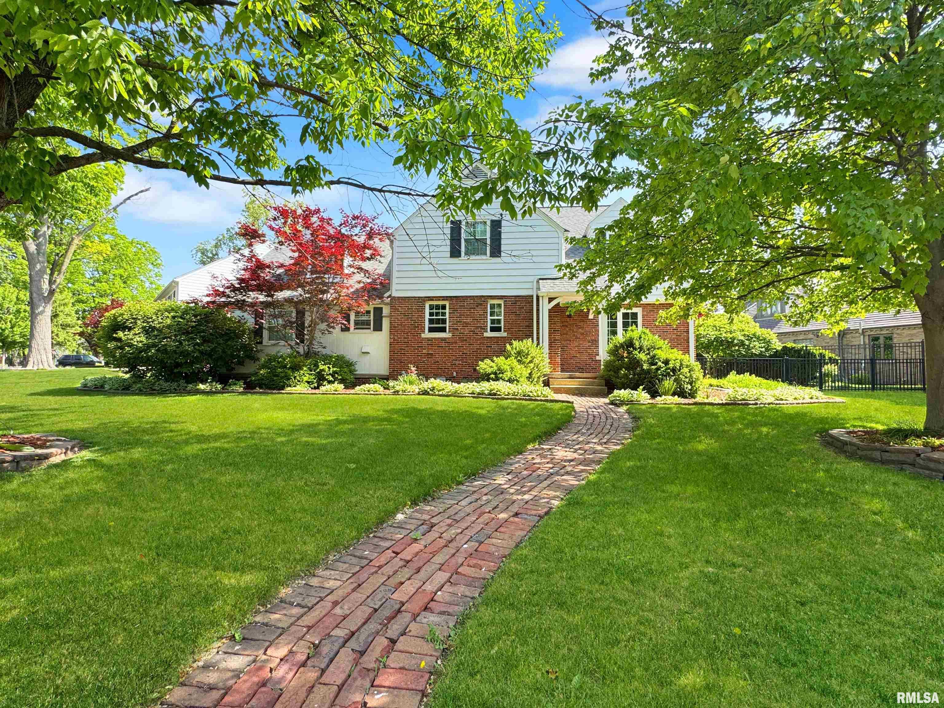 Price change at 407 W HOLLYRIDGE Circle  in Peoria Illinois!