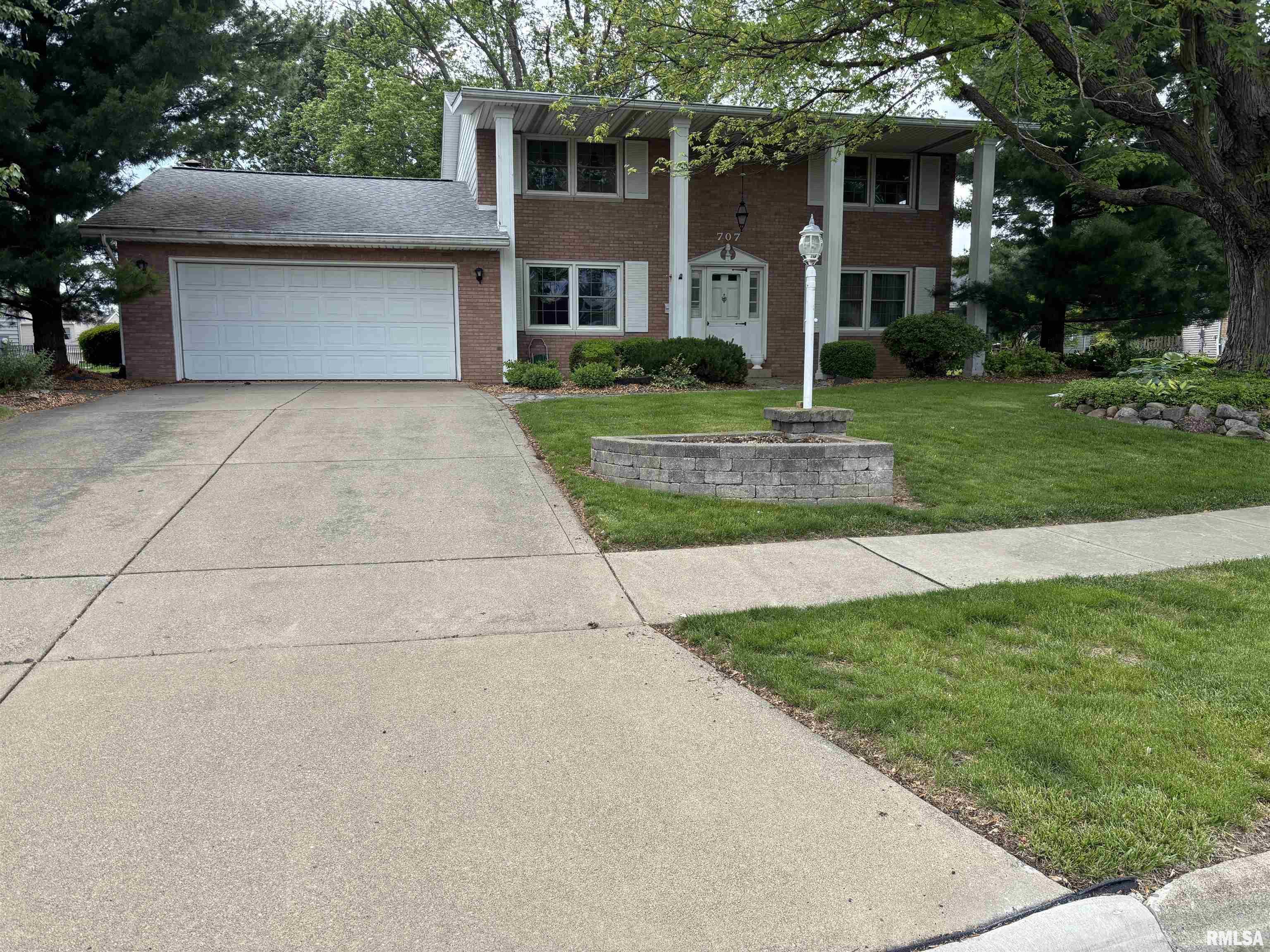 Home for sale at 707  YORKSHIRE Court  in Washington Illinois!