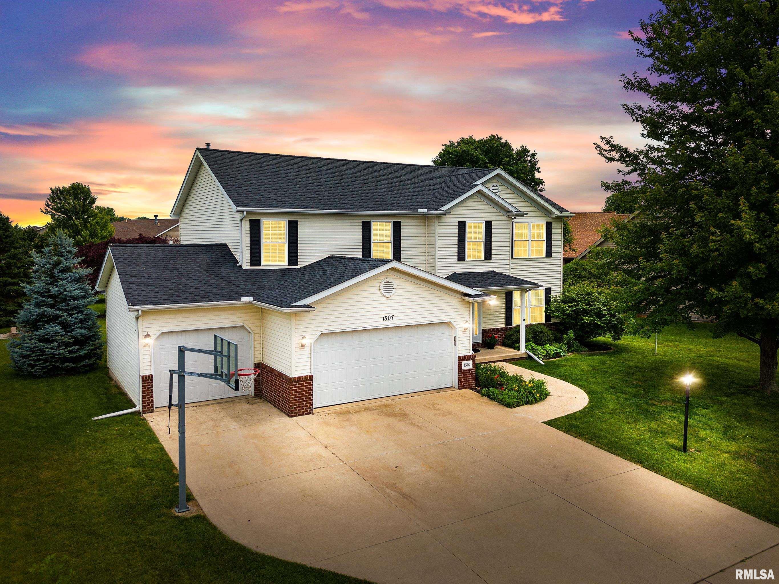 Luxury Home for sale at 1507  OAK RIDGE   in Washington Illinois!