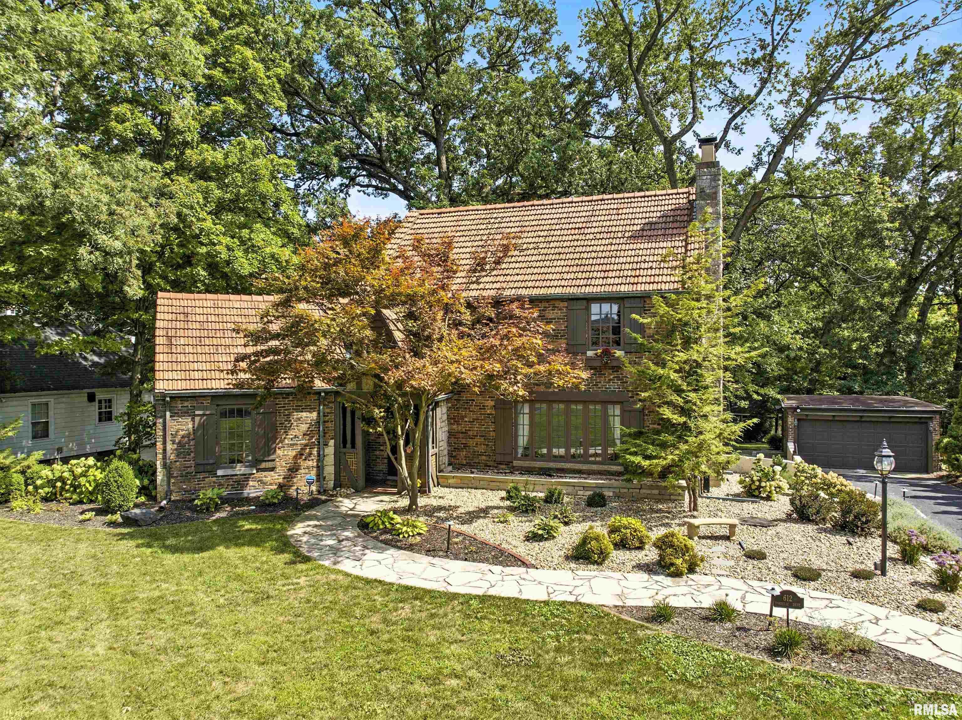 Home for sale at 612 FONDULAC Drive in East Peoria Illinois! Home for sale at 612 FONDULAC Drive in East Peoria Illinois!