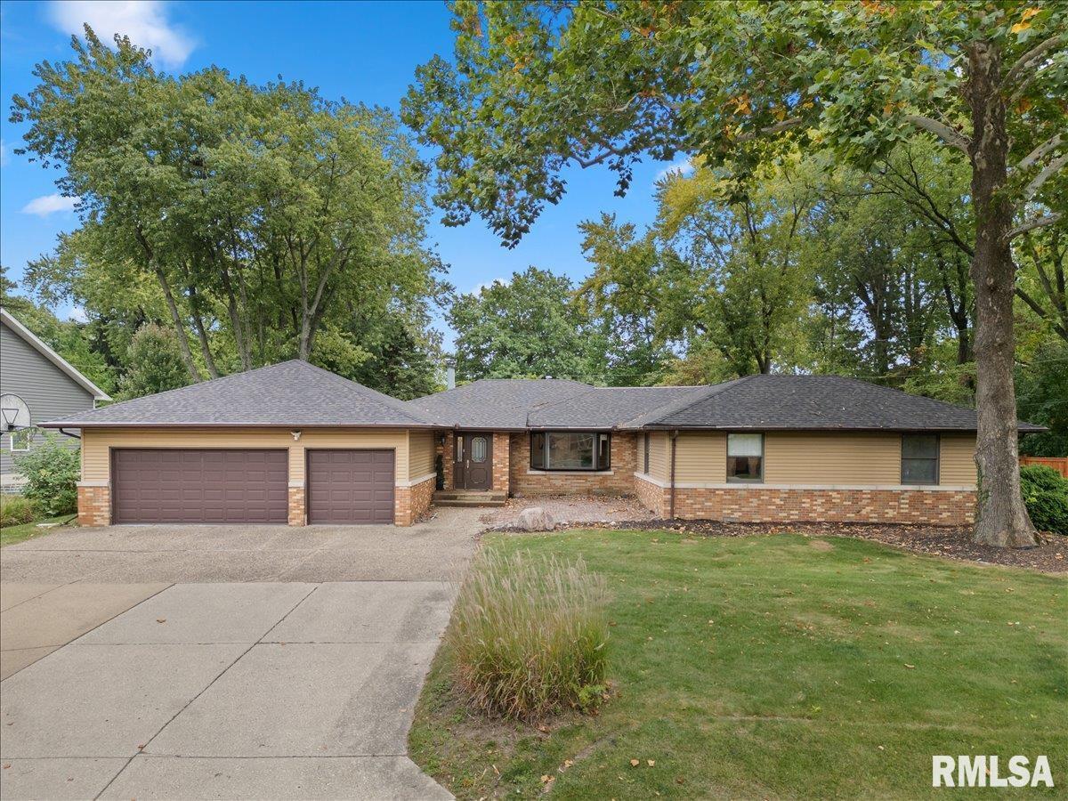 Home for sale at 468 E HIGH POINT Drive  in Peoria Illinois! Home for sale at 468 E HIGH POINT Drive  in Peoria Illinois!