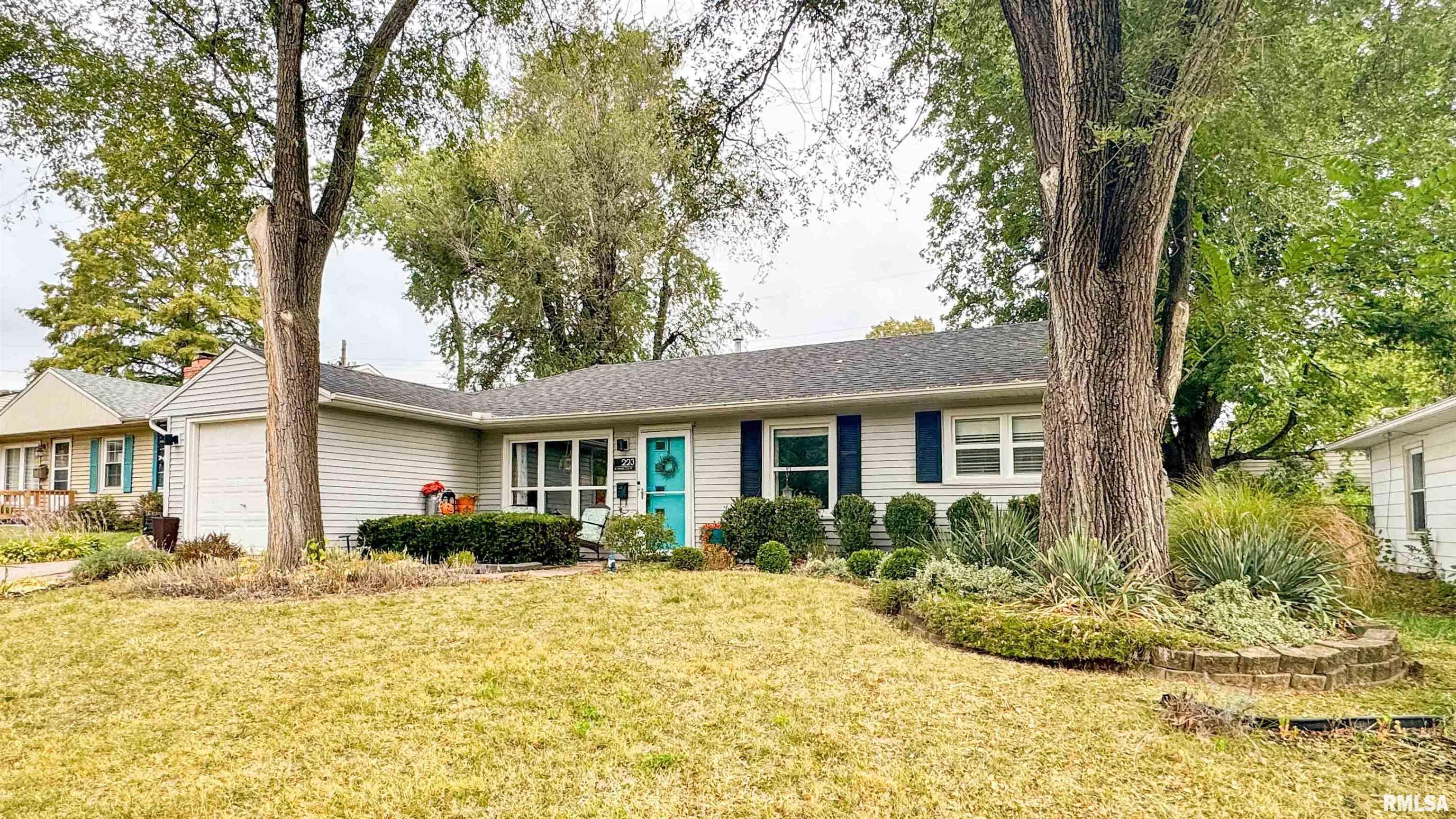Pending Home Sale at 223 W WYNNWOOD Drive  in Peoria Illinois!