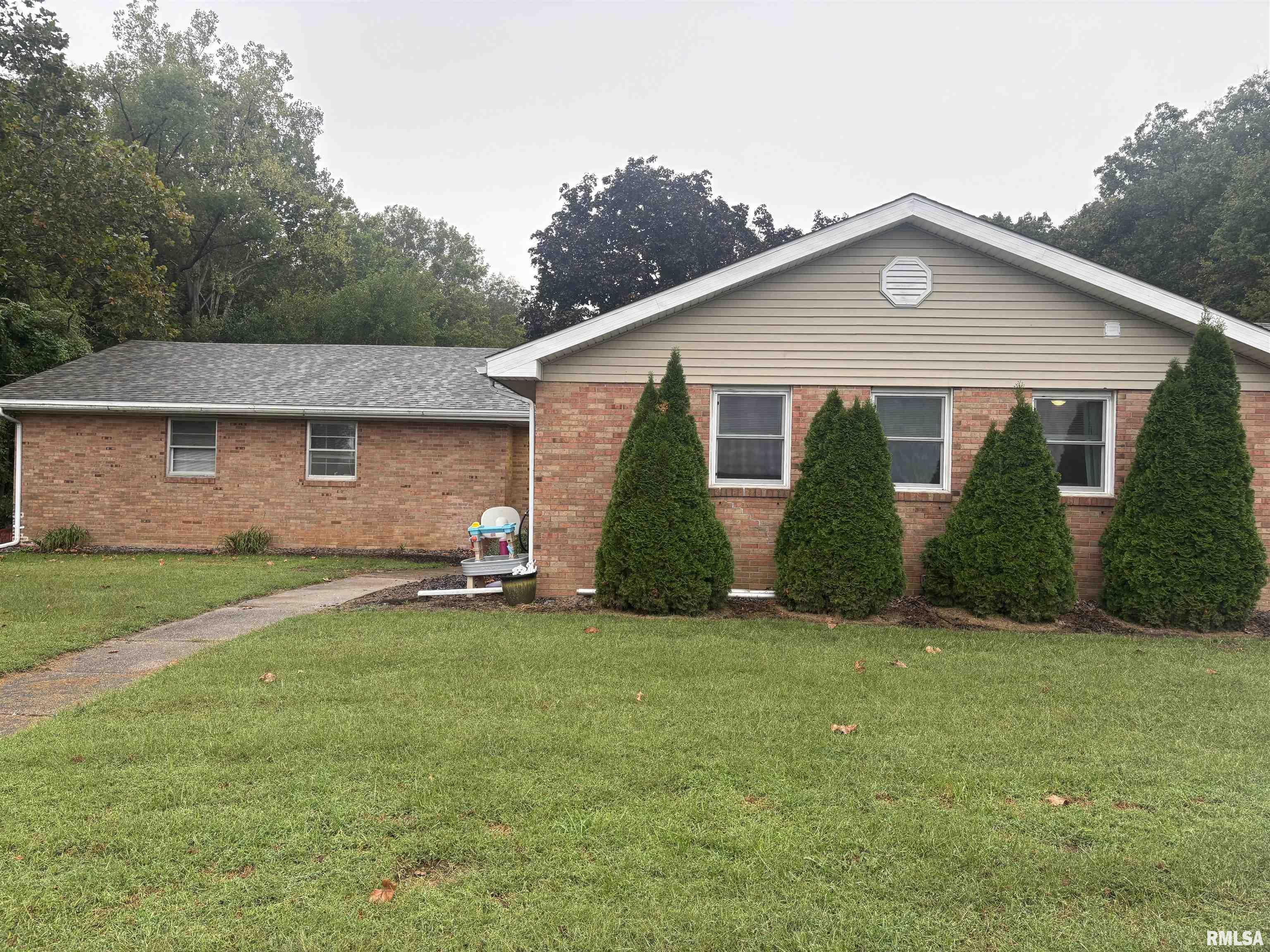Home for sale at 1928 N State Highway 100 Highway  in Astoria Illinois!