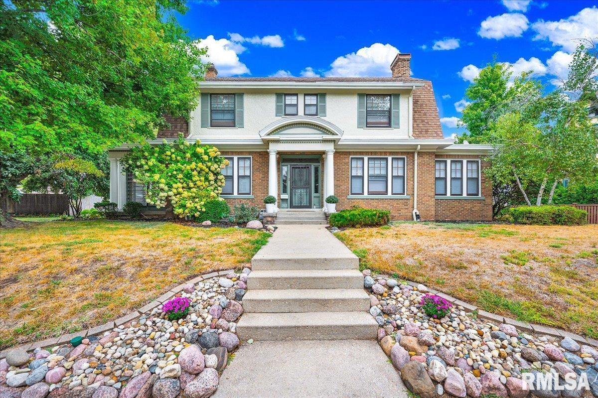 Home for sale at 909  WASHINGTON Street  in Pekin Illinois!