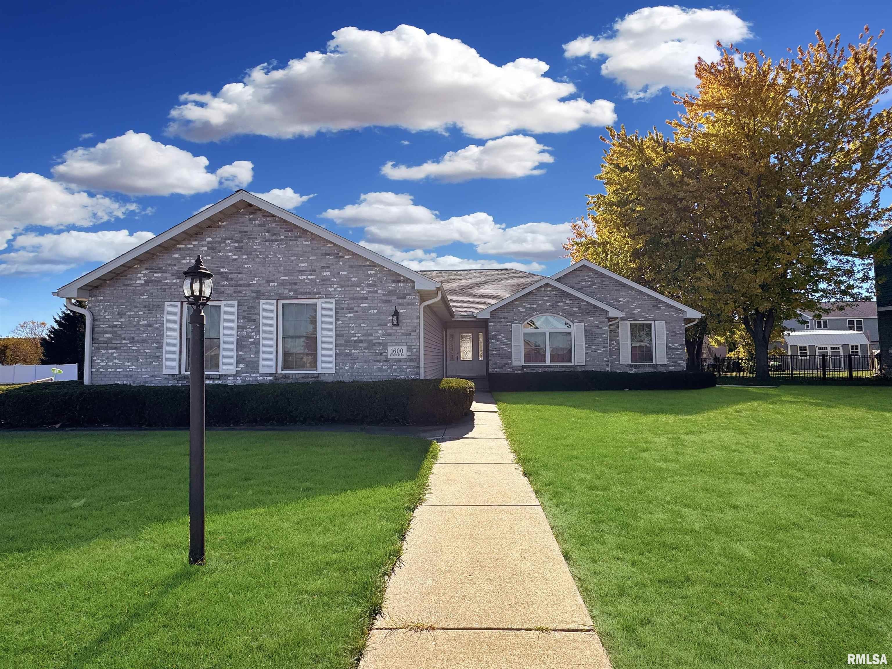 Home for sale at 1600 KINGSBURY Road in Washington Illinois! Home for sale at 1600 KINGSBURY Road in Washington Illinois!