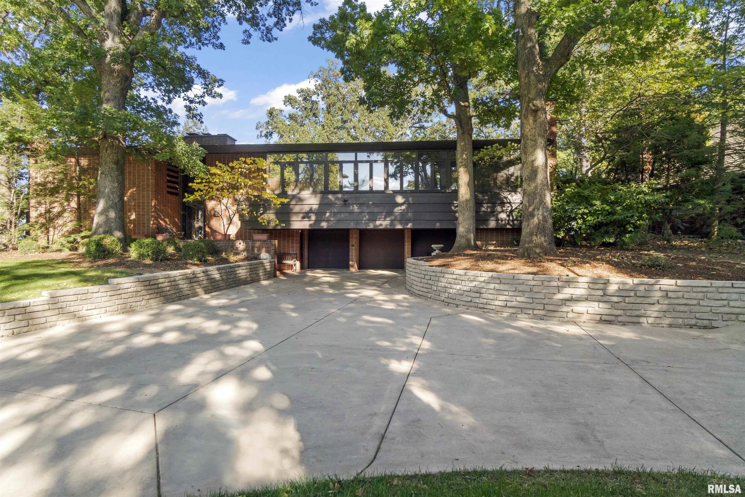 Luxury Home for sale at 501 E HIGH POINT Road  in Peoria Illinois!