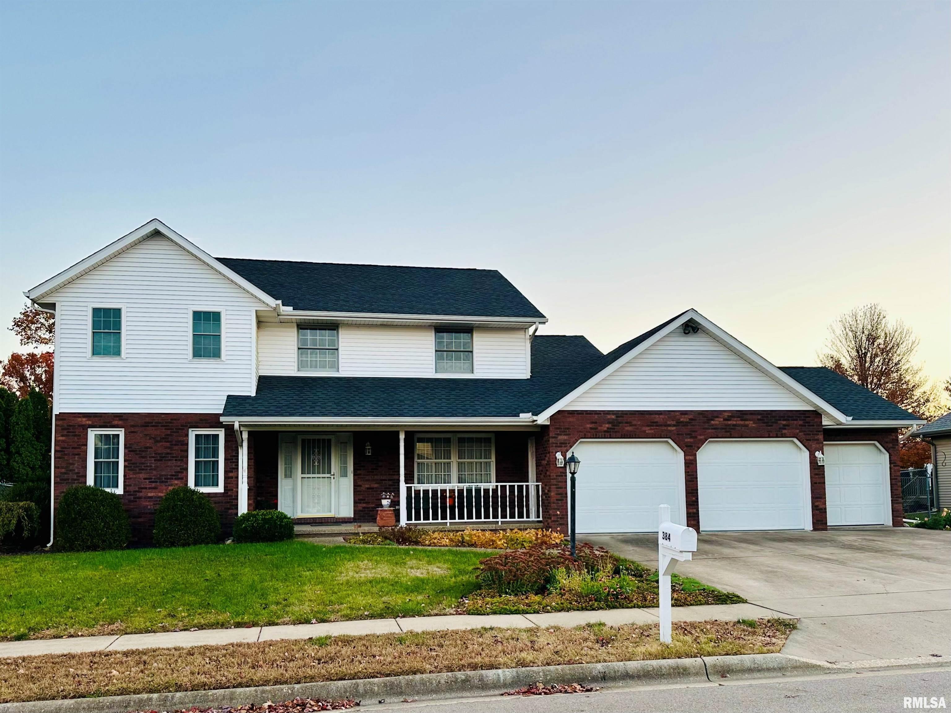 Luxury Home for sale at 384 E MAYWOOD Street in Morton Illinois! Luxury Home for sale at 384 E MAYWOOD Street in Morton Illinois!