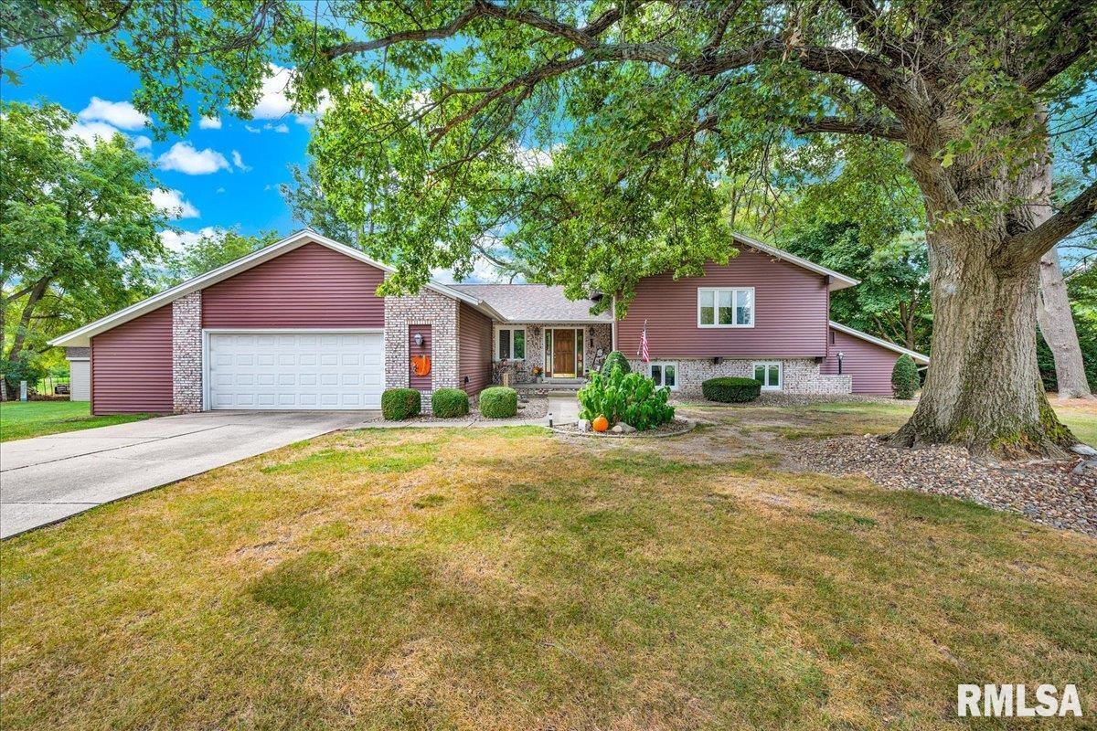 Home for sale at 111 IVY Lane in Knoxville Illinois! Home for sale at 111 IVY Lane in Knoxville Illinois!