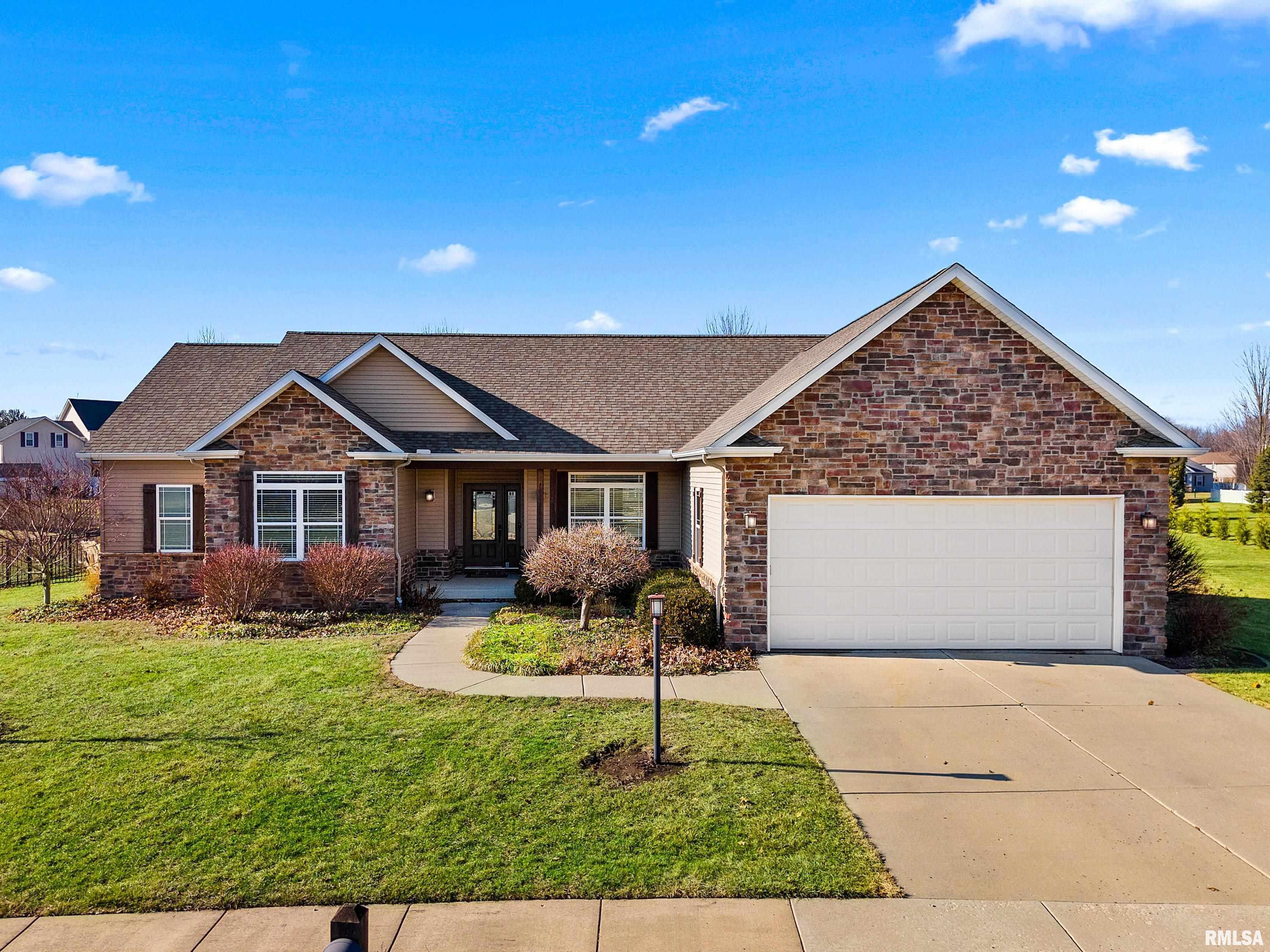 Luxury Home for sale at 526 N HURFF Drive in Elmwood Illinois! Luxury Home for sale at 526 N HURFF Drive in Elmwood Illinois!