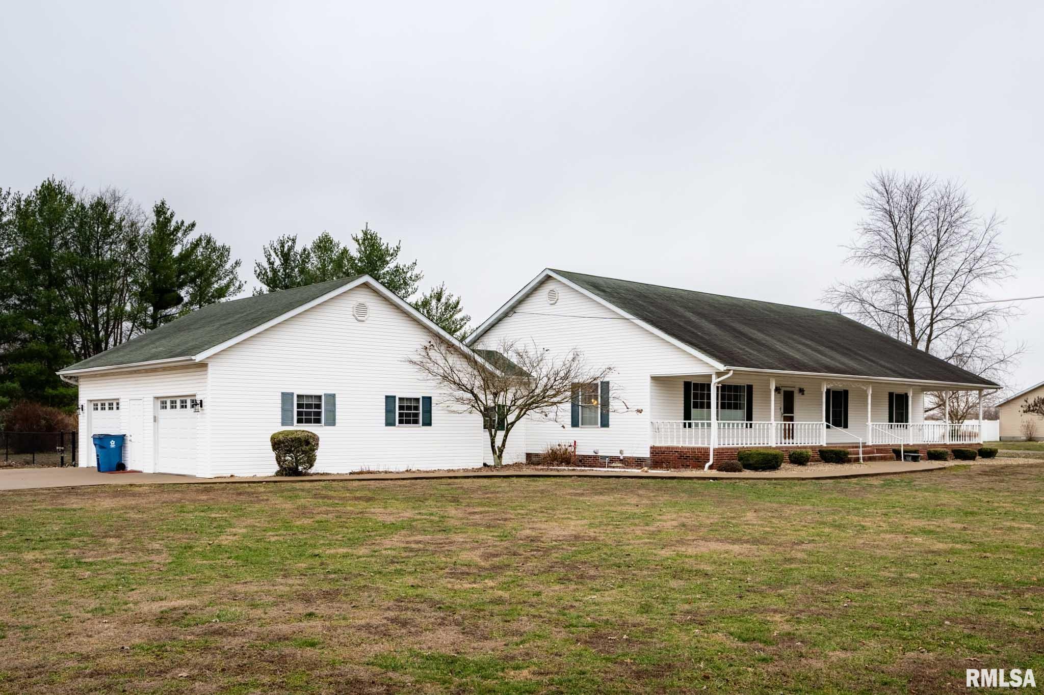 Home for sale at 16245 N McCauley Lane  in Mt Vernon Illinois!