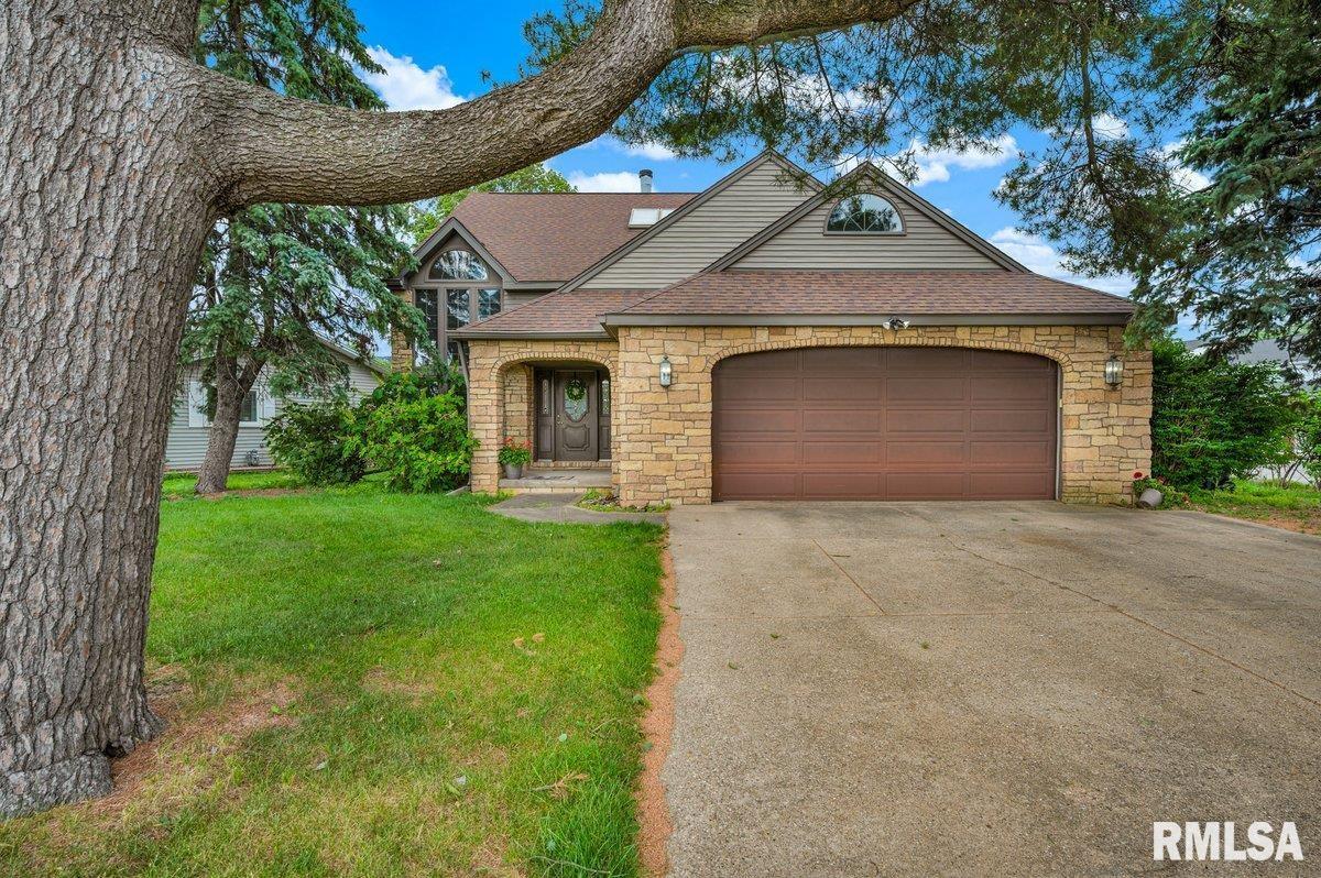 Luxury Home for sale at 1220 S MAIN Street  in Morton Illinois!