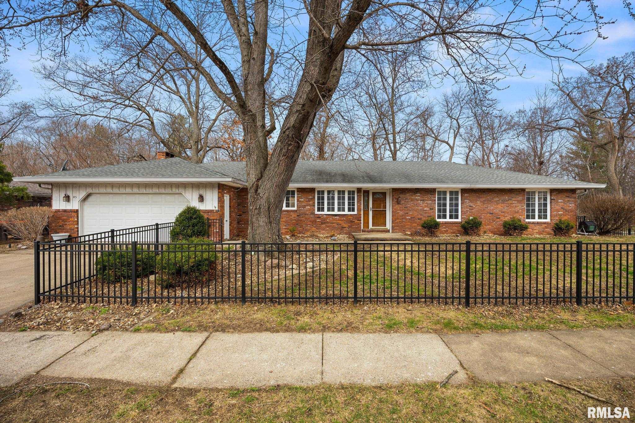 Home for sale at 85 HICKORY RIDGE Court in Morton Illinois! Home for sale at 85 HICKORY RIDGE Court in Morton Illinois!