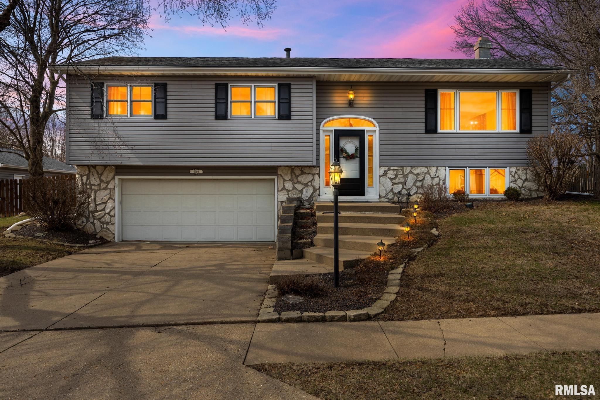 Home for sale at 5909 W RIDGECREST Circle in Peoria Illinois! Home for sale at 5909 W RIDGECREST Circle in Peoria Illinois!