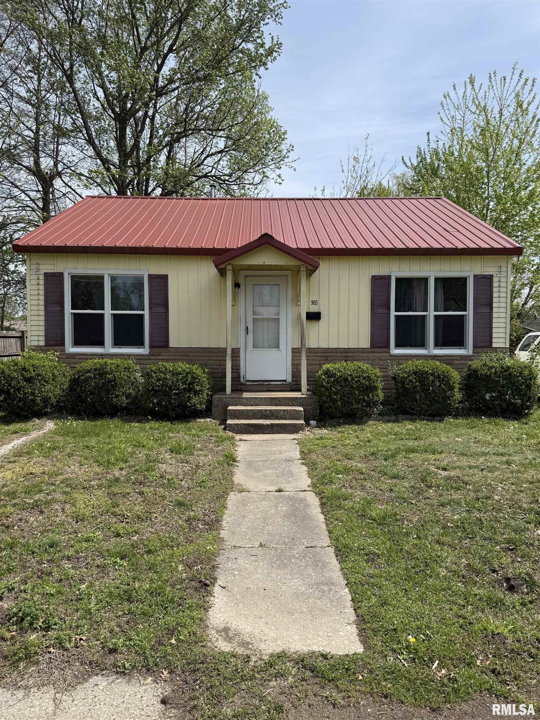 Luxury Home for sale at 905 S Aikman Street  in Marion Illinois!