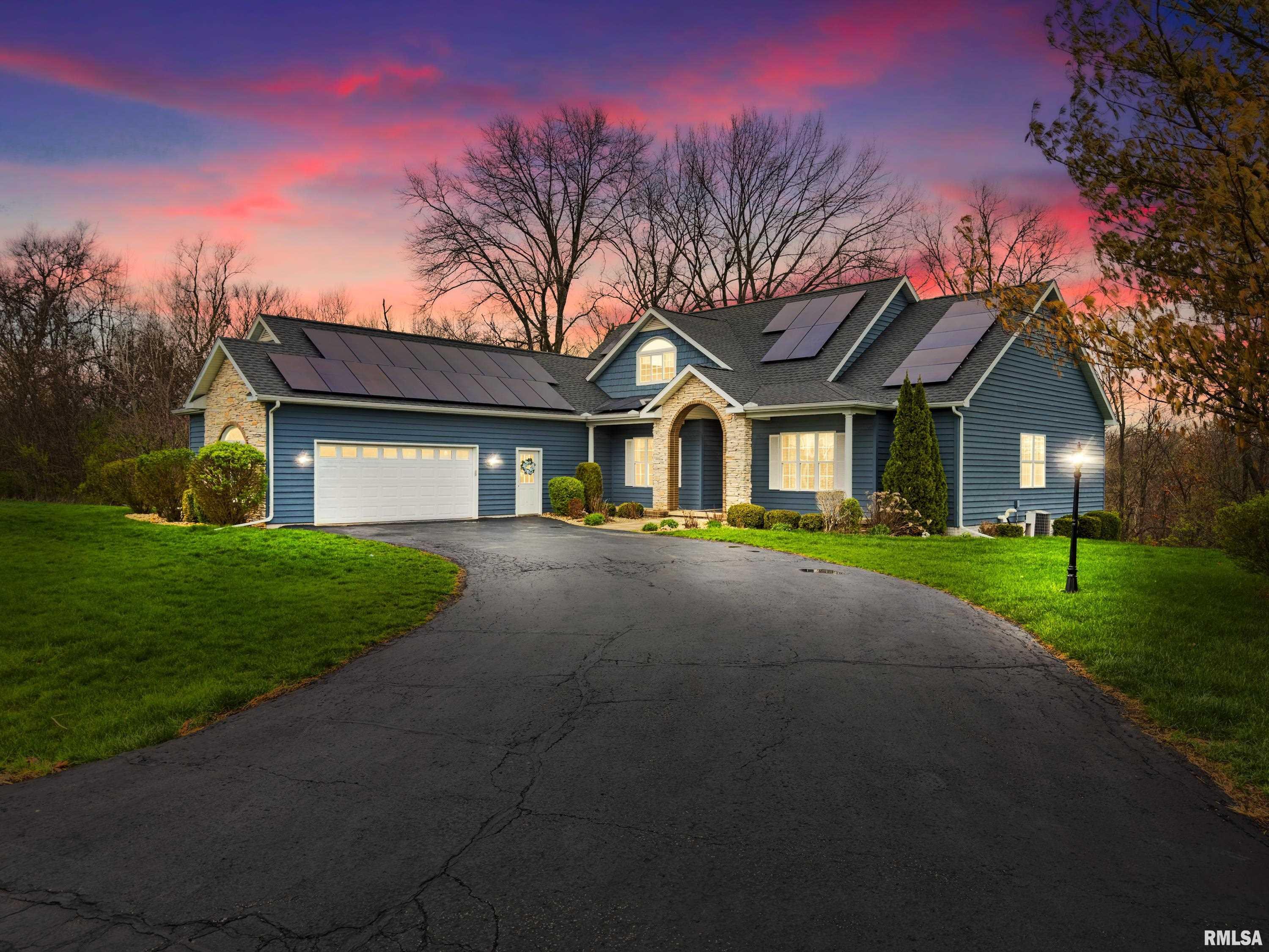 Luxury Home for sale at 4008 S DEER Run  in Peoria Illinois!