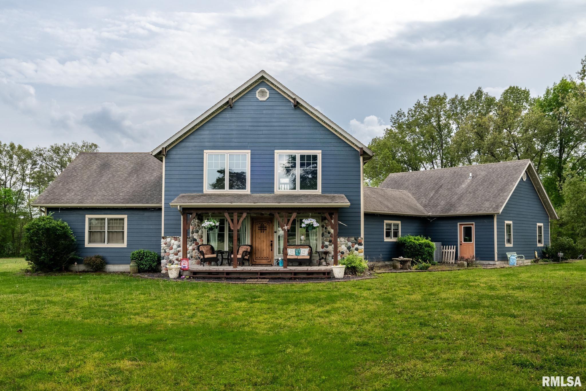 Luxury Home for sale at 3330  State Highway 149 Highway  in Royalton Illinois!