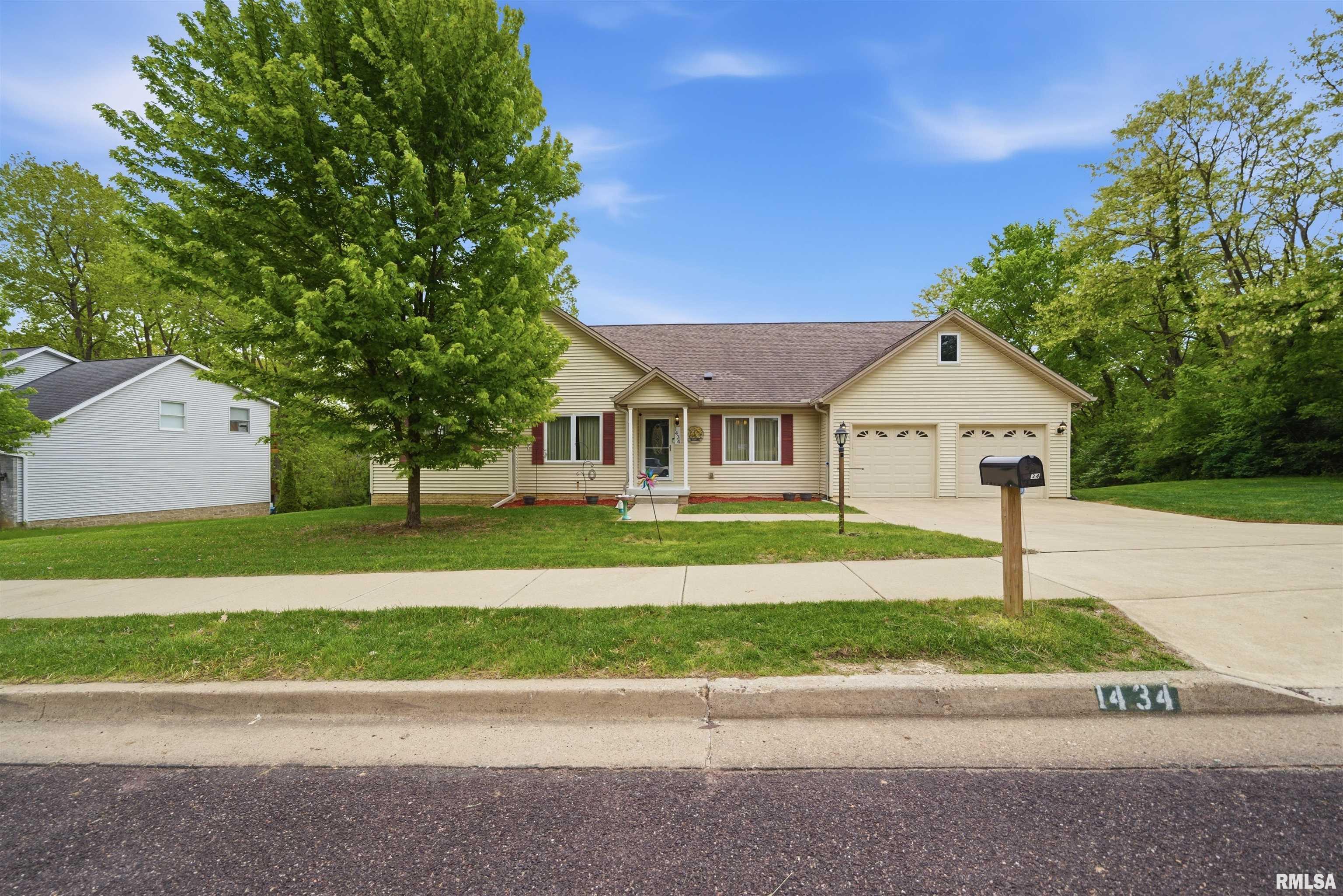 Luxury Home for sale at 1434 W TIFFANY Drive in Peoria Illinois! Luxury Home for sale at 1434 W TIFFANY Drive in Peoria Illinois!