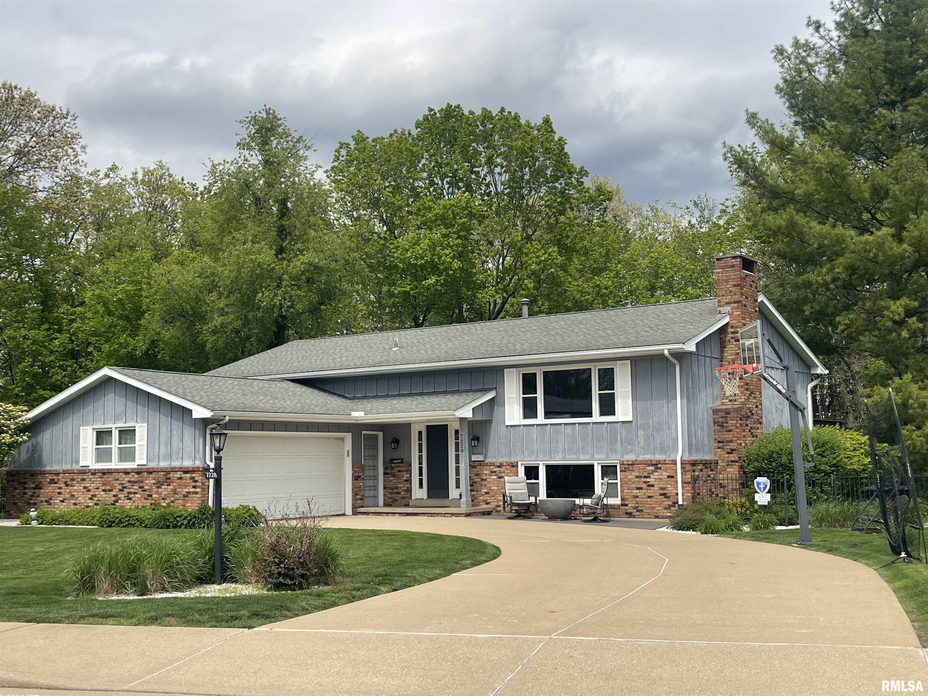 Home for sale at 7228 N CRABAPPLE Court  in Peoria Illinois!