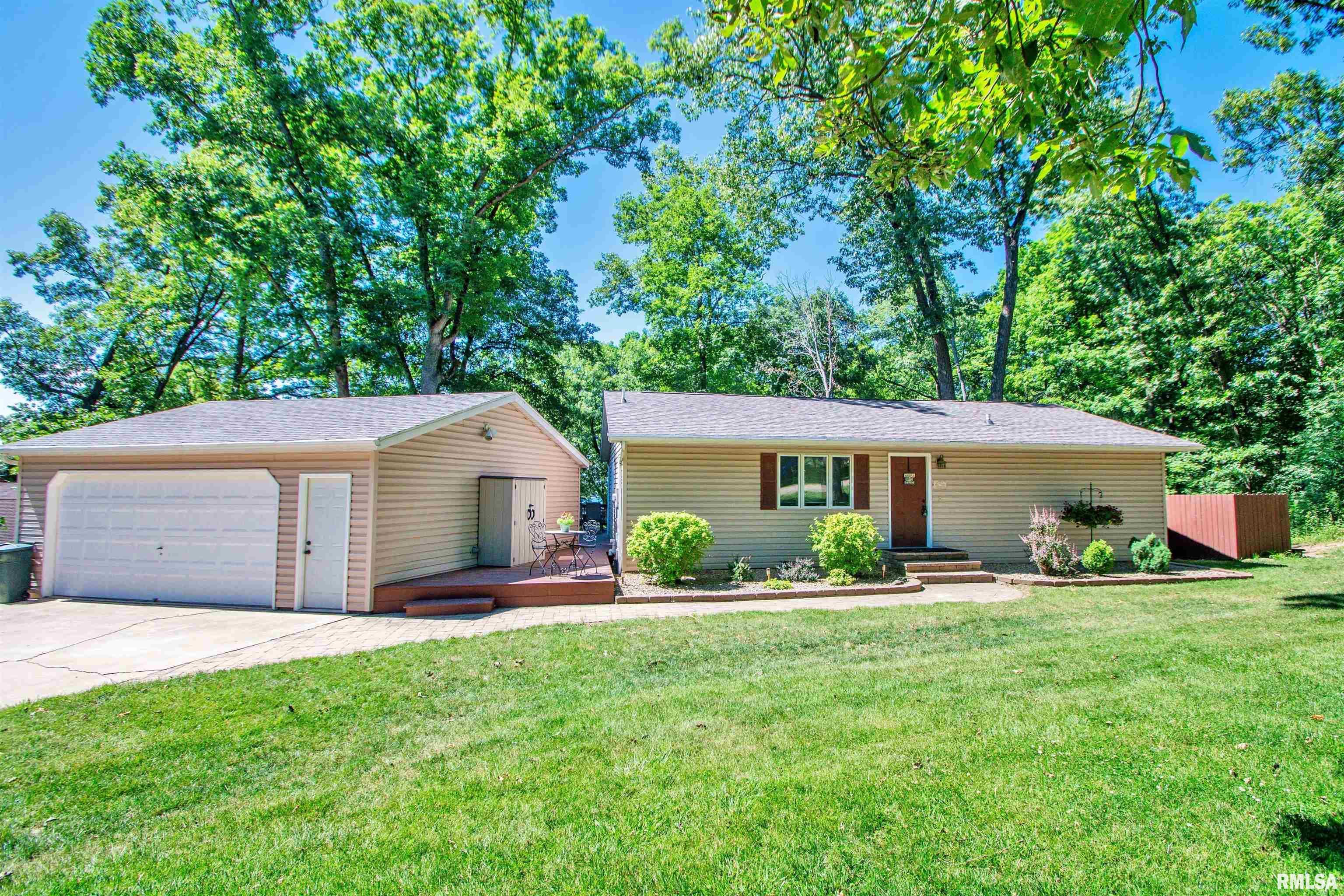 Luxury Home for sale at 315 GLEN OAK Court in Dahinda Illinois! Luxury Home for sale at 315 GLEN OAK Court in Dahinda Illinois!