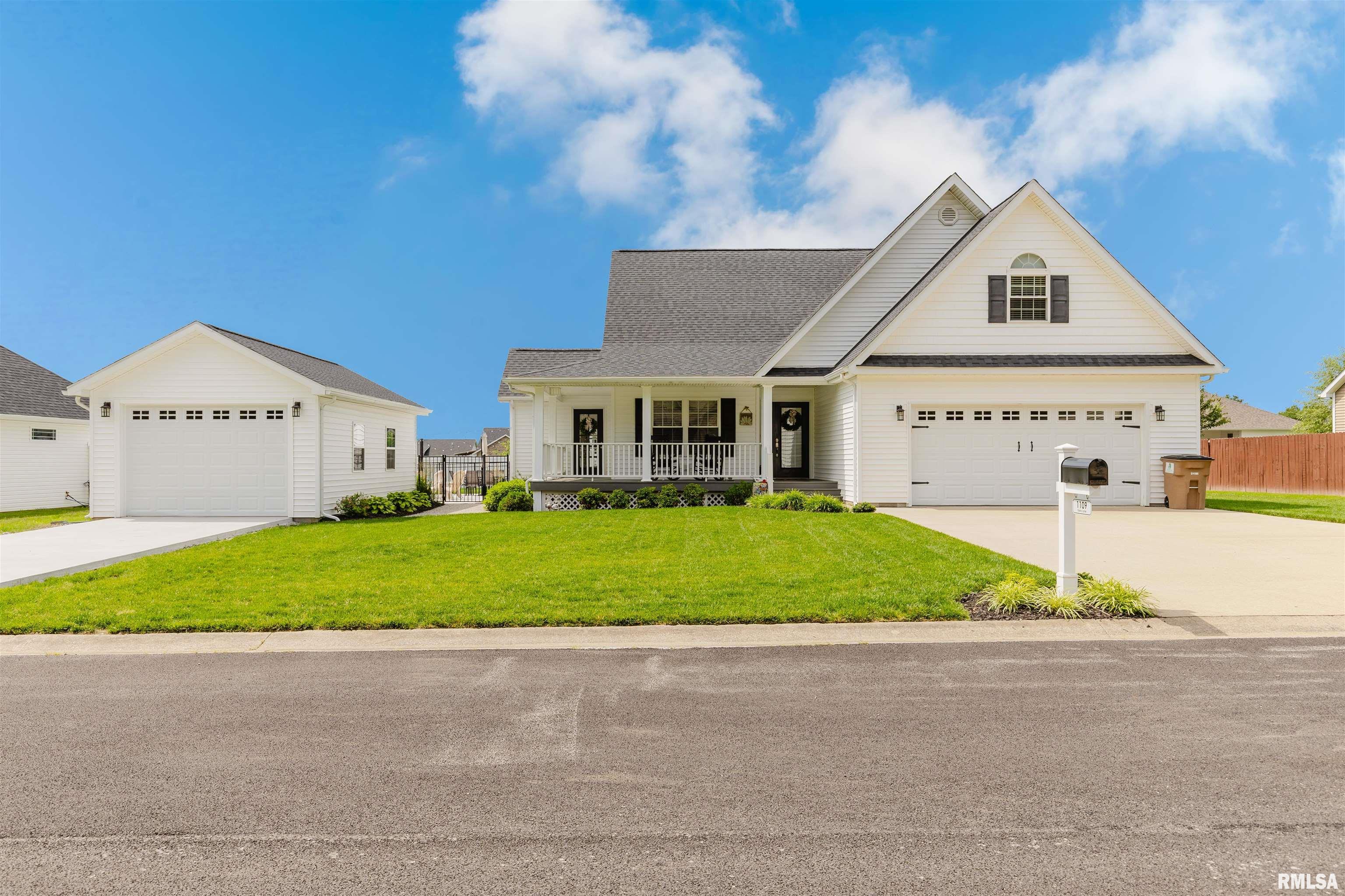 Home for sale at 1109  Glory Lane  in Marion Illinois!