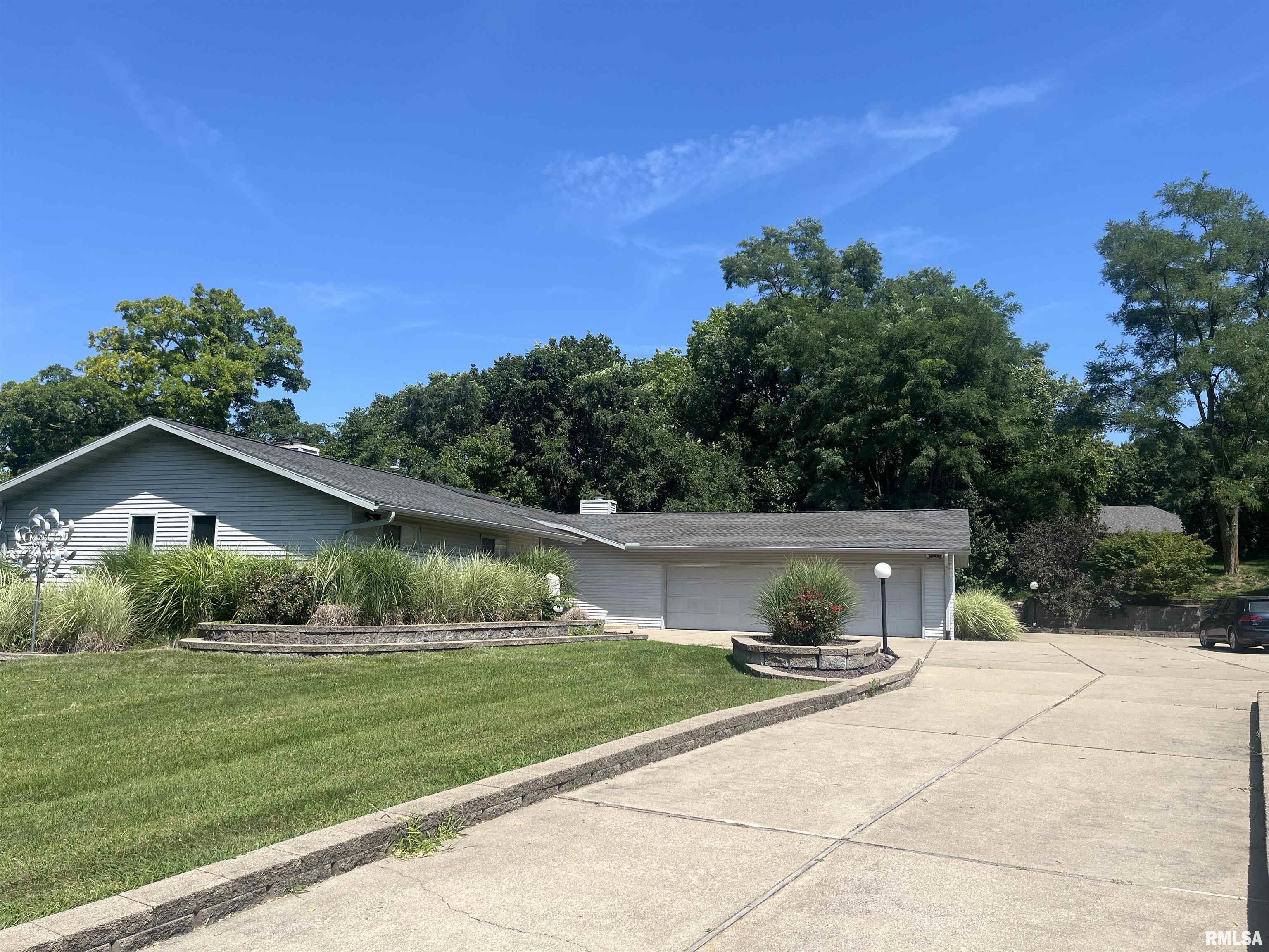 Luxury Home for sale at 1117 N HOPPE Lane in East Peoria Illinois! Luxury Home for sale at 1117 N HOPPE Lane in East Peoria Illinois!