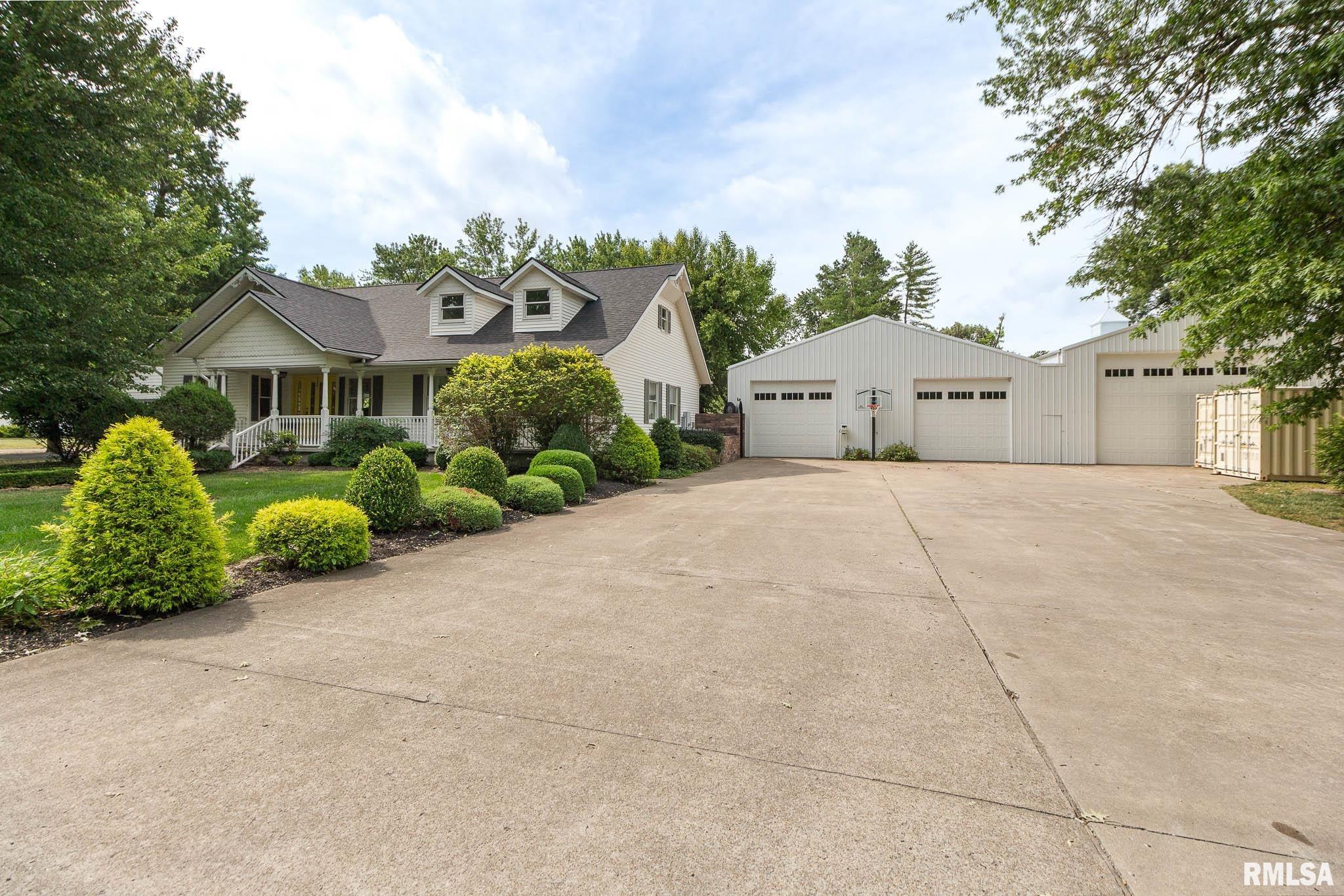 Luxury Home for sale at 421 Mine B Road in Herrin Illinois! Luxury Home for sale at 421 Mine B Road in Herrin Illinois!