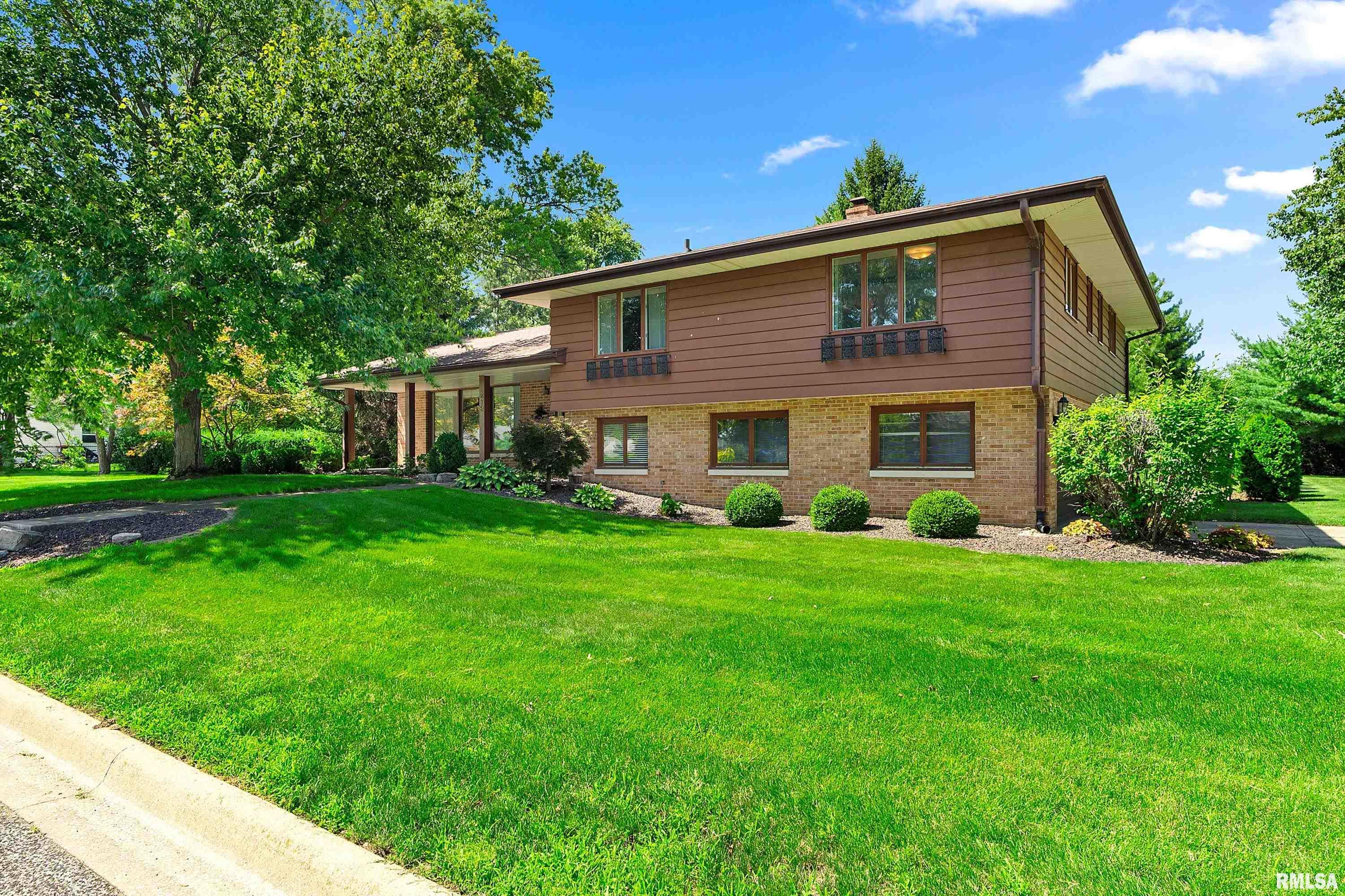 Luxury Home for sale at 273 E HAZELWOOD Street  in Morton Illinois!