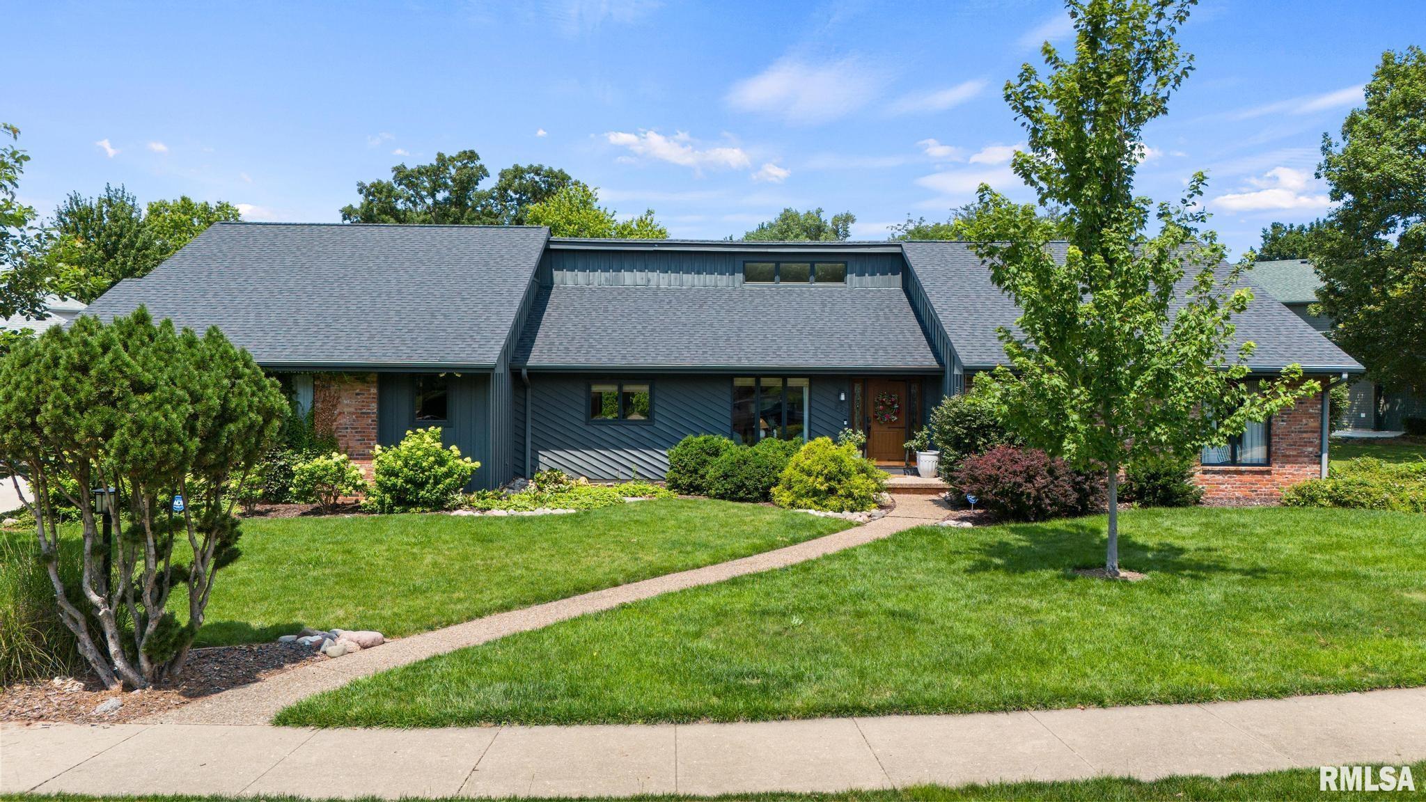 Luxury Home for sale at 827 W BUTTERFIELD Drive in Peoria Illinois! Luxury Home for sale at 827 W BUTTERFIELD Drive in Peoria Illinois!