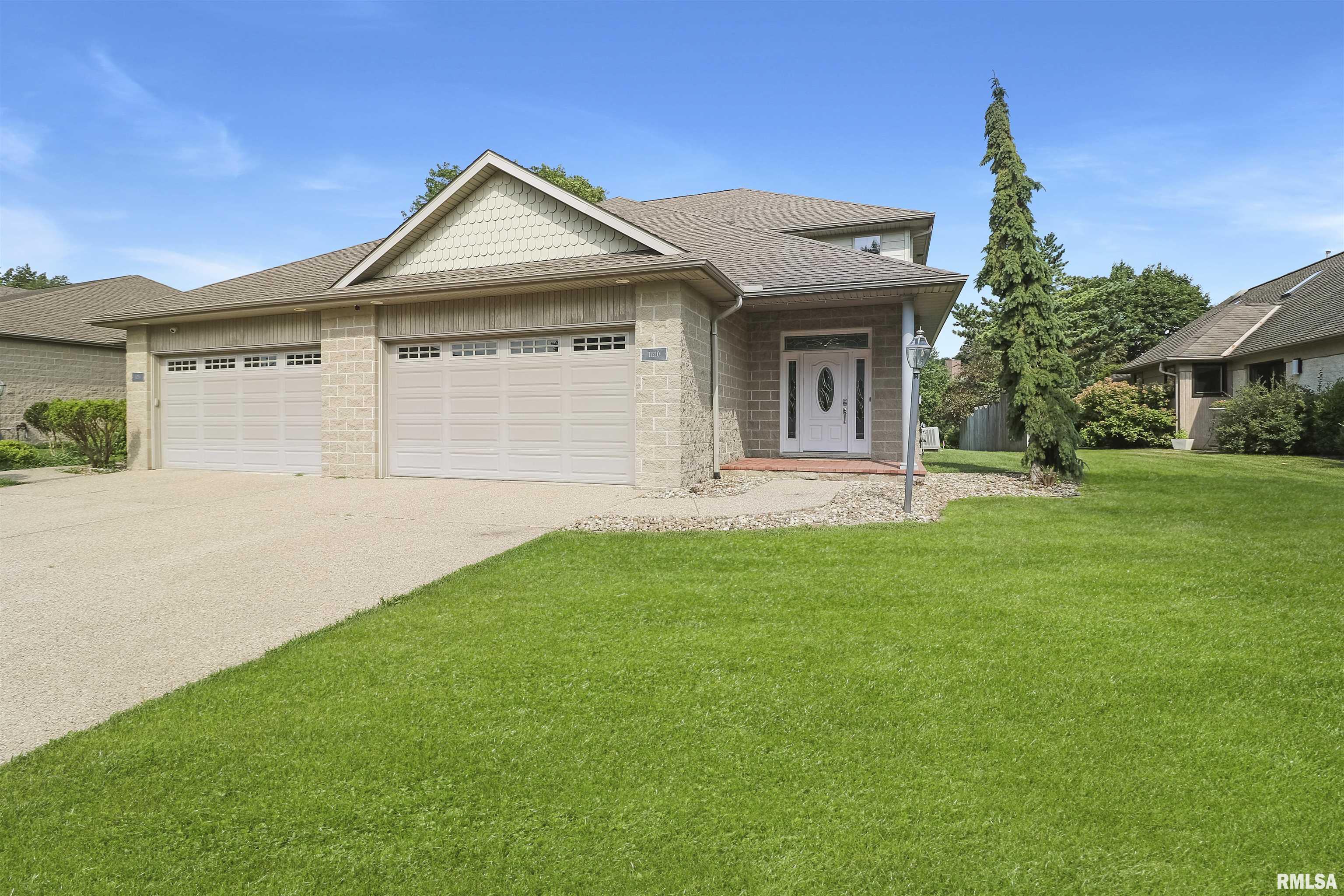 Home for sale at 11210 N OAKWOOD Drive in Peoria Illinois! Home for sale at 11210 N OAKWOOD Drive in Peoria Illinois!