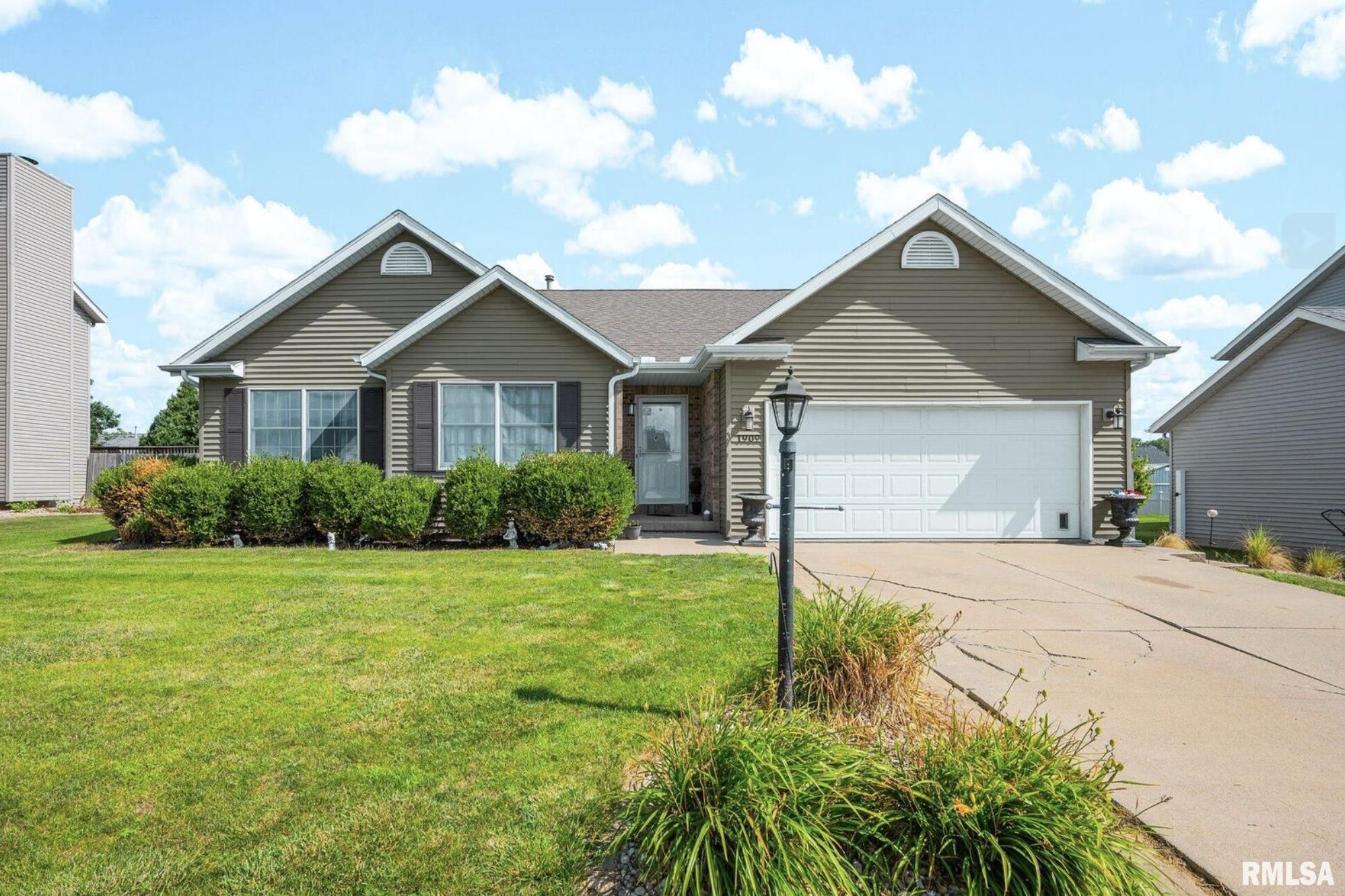 Home for sale at 1909  COBBLESTONE Street  in Washington Illinois!