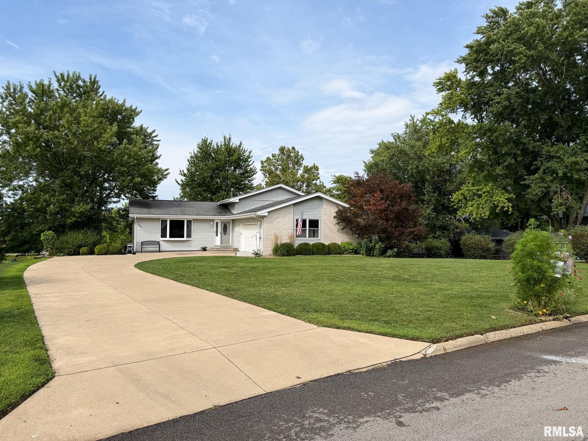 Home for sale at 202 ELM Circle in Eureka Illinois! Home for sale at 202 ELM Circle in Eureka Illinois!