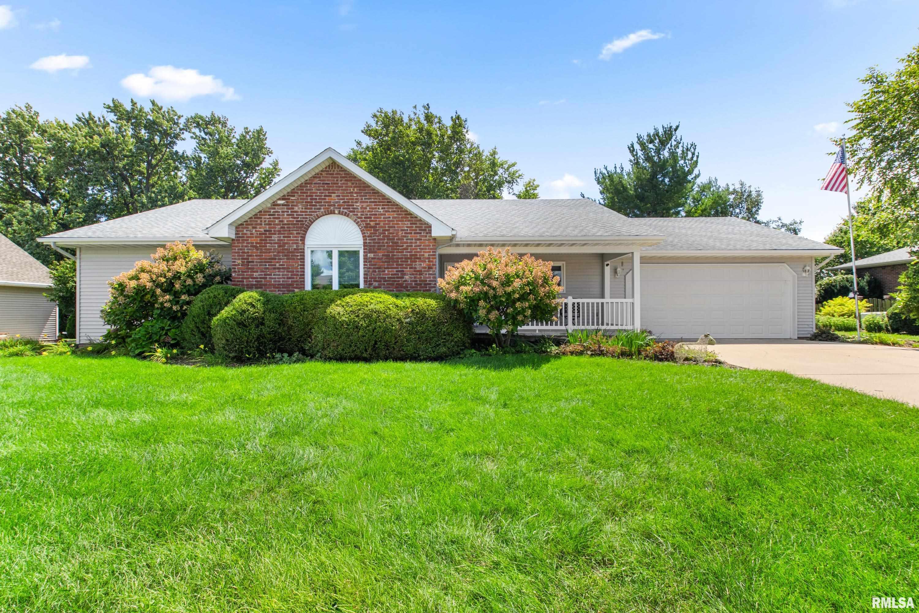 Home for sale at 404  NORTH Street  in Washington Illinois!