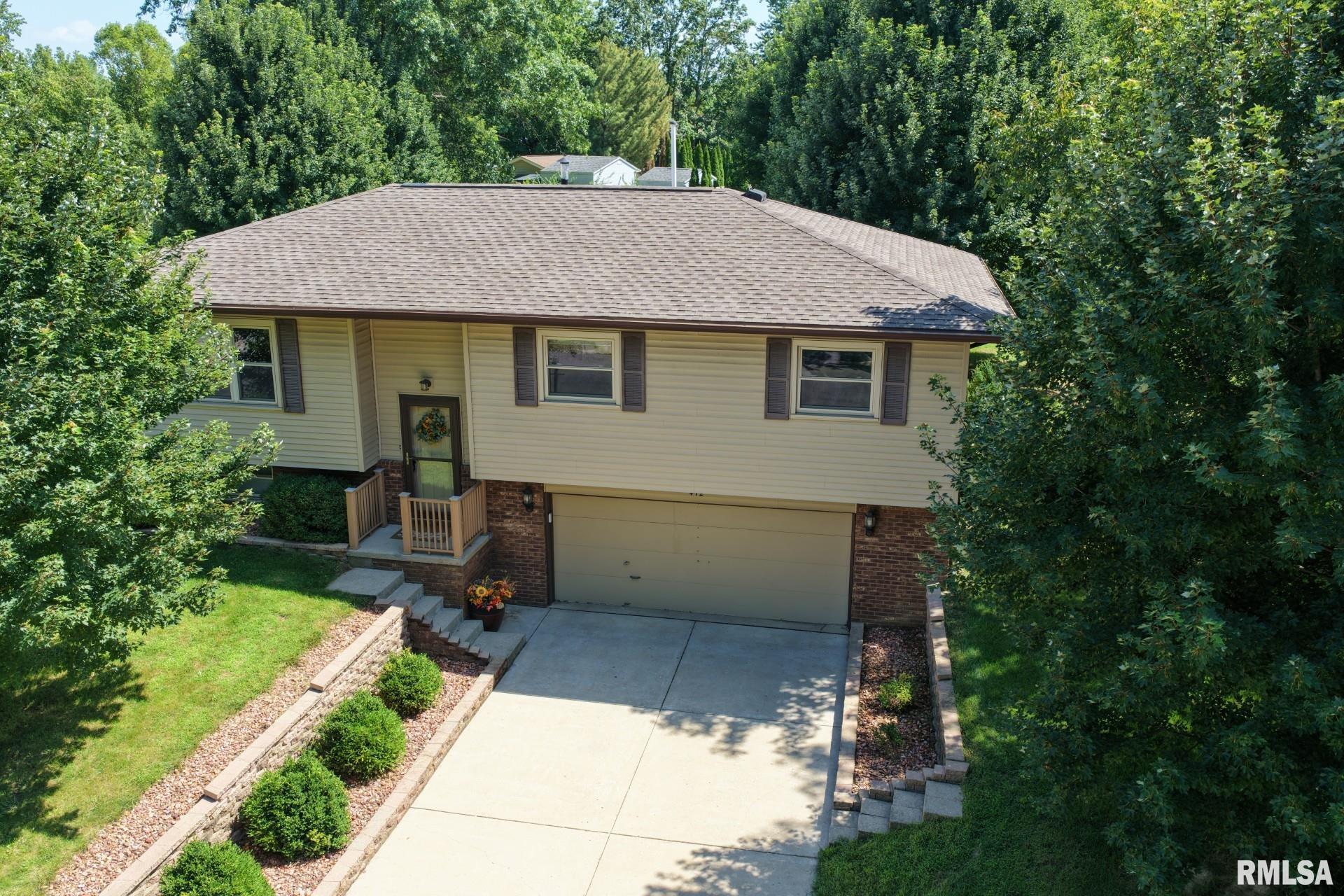 Home for sale at 412 BAYSIDE Drive in Germantown Hills Illinois! Home for sale at 412 BAYSIDE Drive in Germantown Hills Illinois!