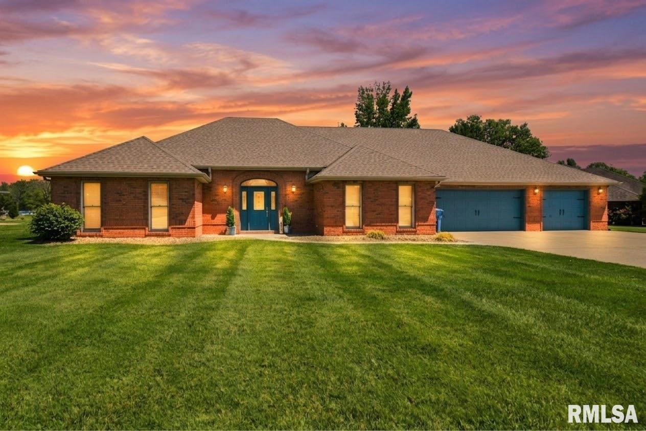 Home for sale at 1603 S Eugene Lane  in Marion Illinois!