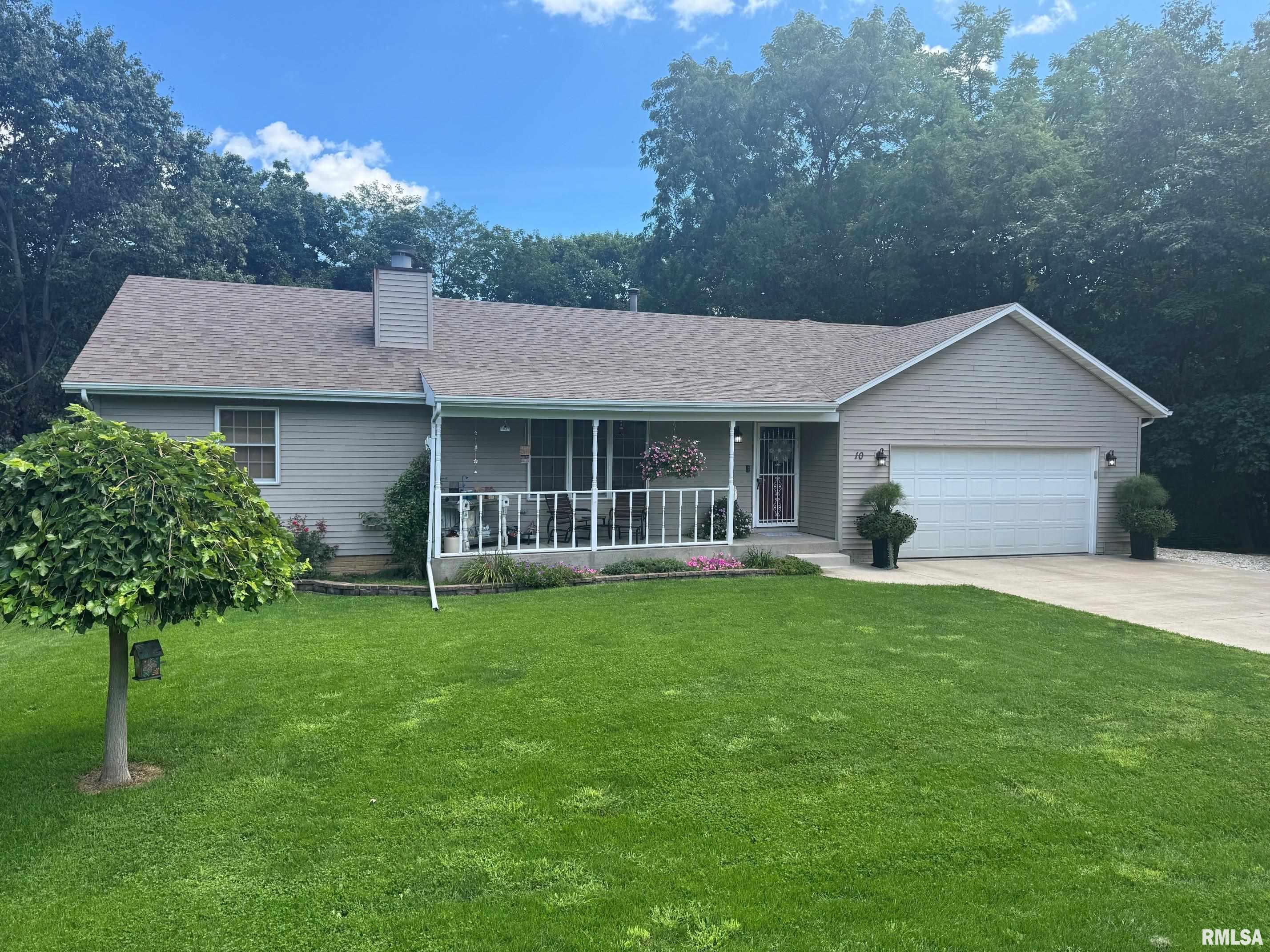 Home for sale at 10  CORNWALL Avenue  in Mackinaw Illinois!