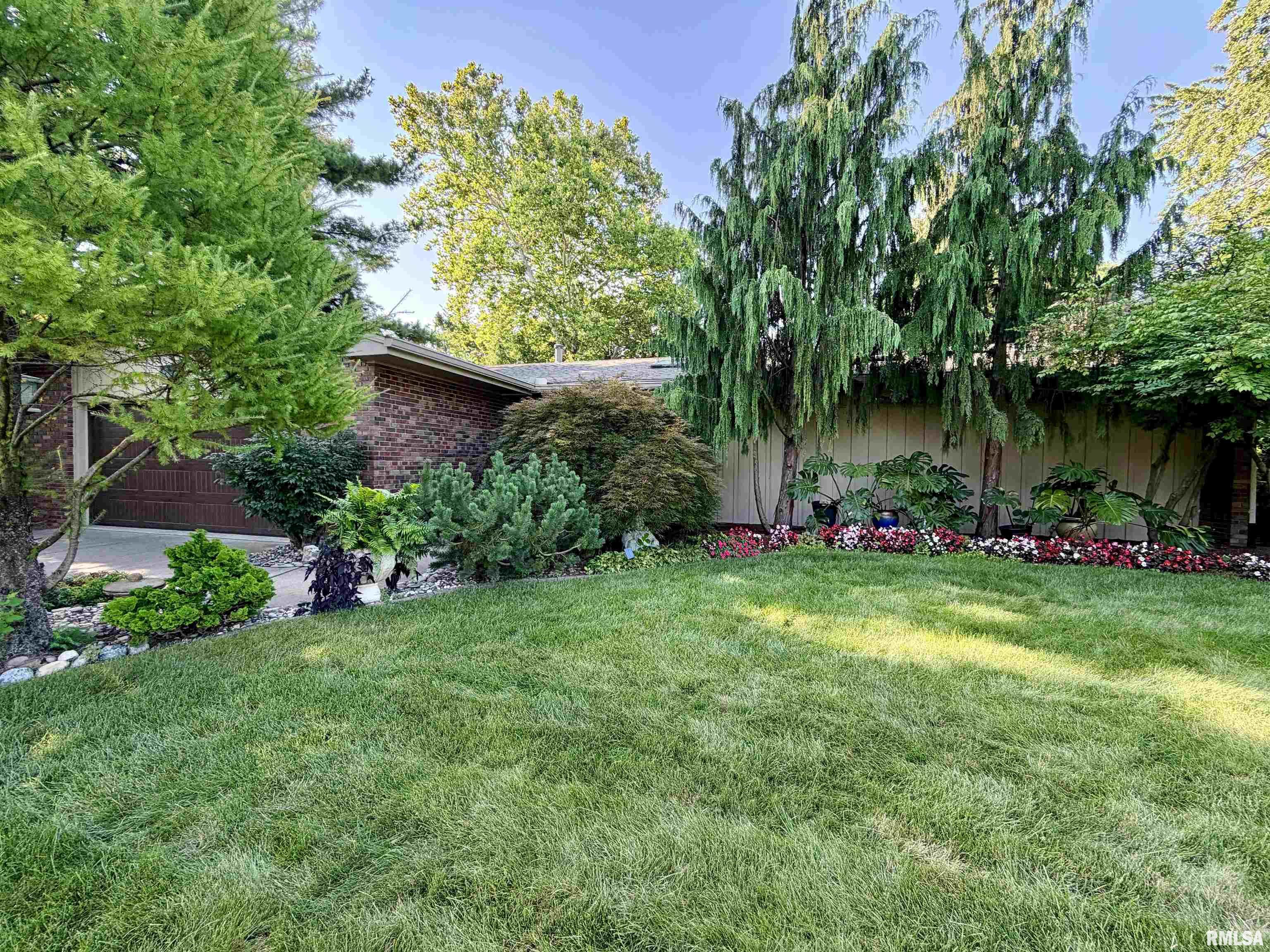 Luxury Home for sale at 208 W WOLF Road  in Peoria Illinois!