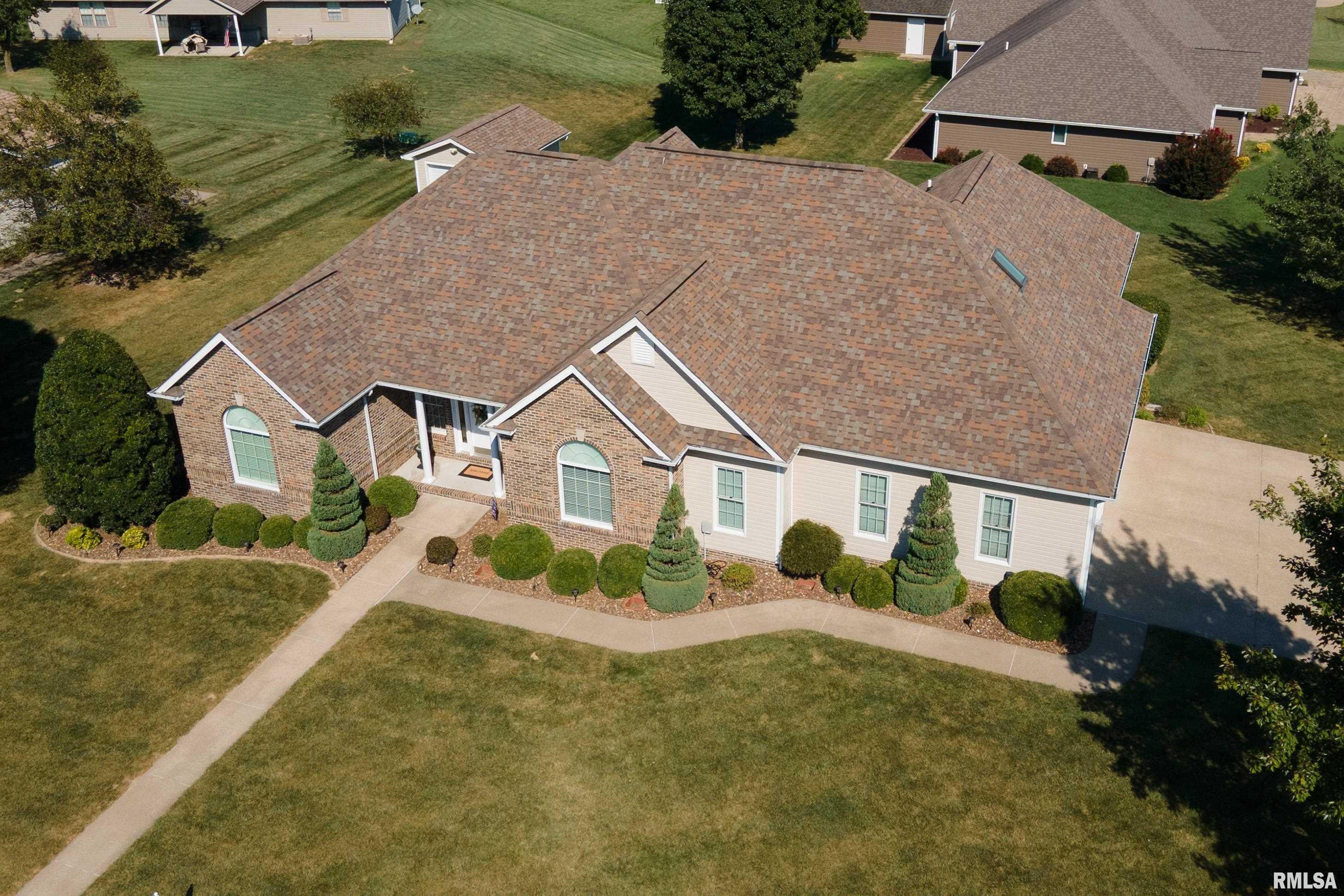 Home for sale at 1901 N FAIR Street  in Marion Illinois!