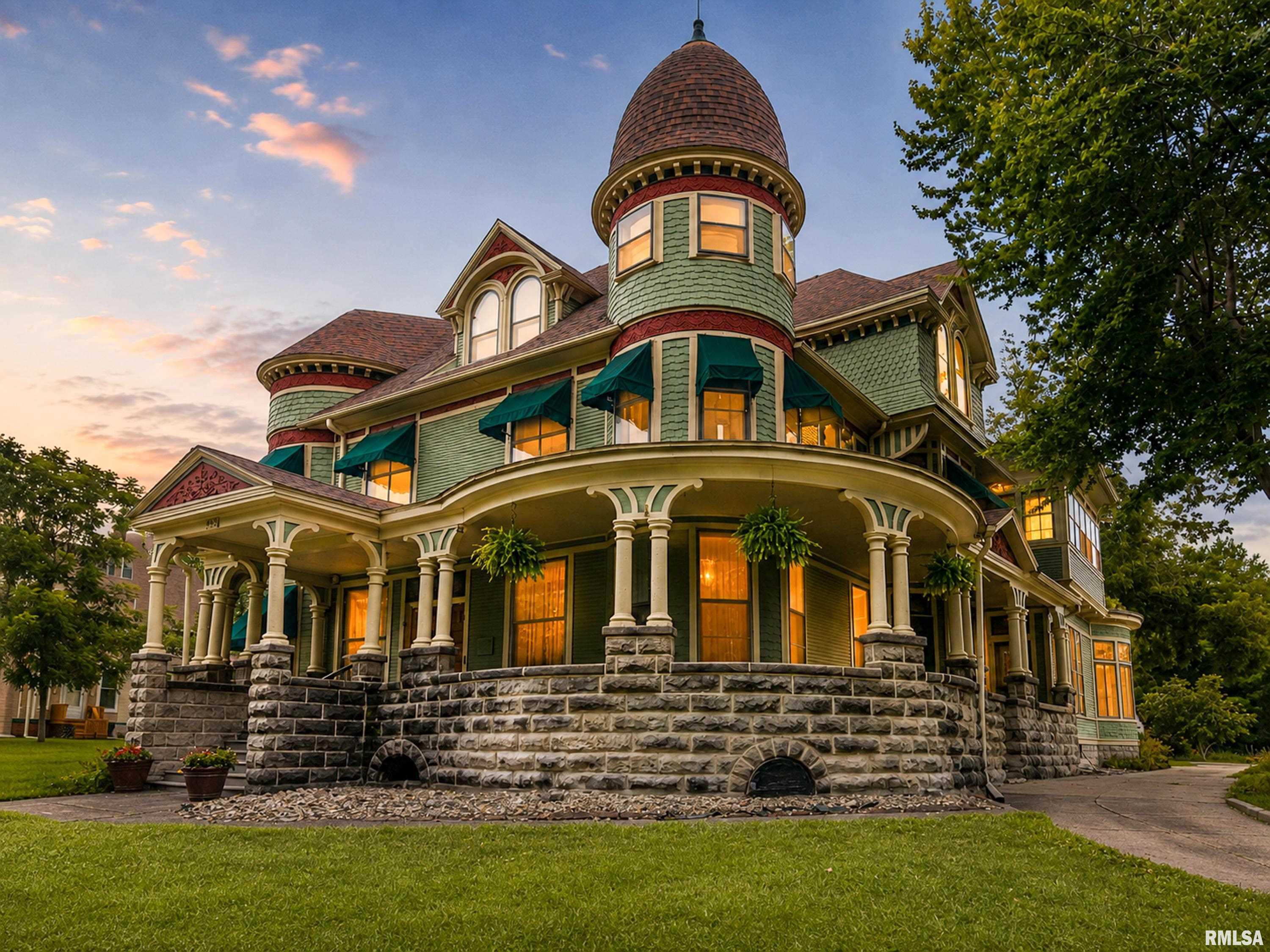 Luxury Home for sale at 559 N CHAMBERS Street in Galesburg Illinois! Luxury Home for sale at 559 N CHAMBERS Street in Galesburg Illinois!