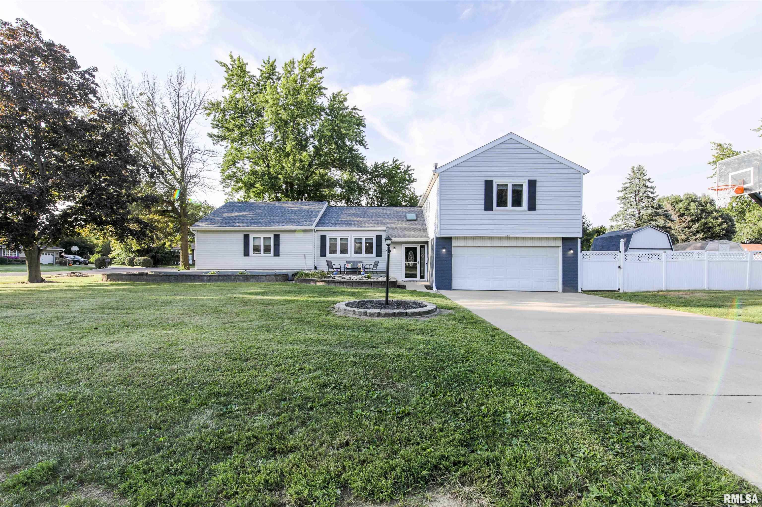 Home for sale at 713  GRANDVIEW Way  in Germantown Hills Illinois!