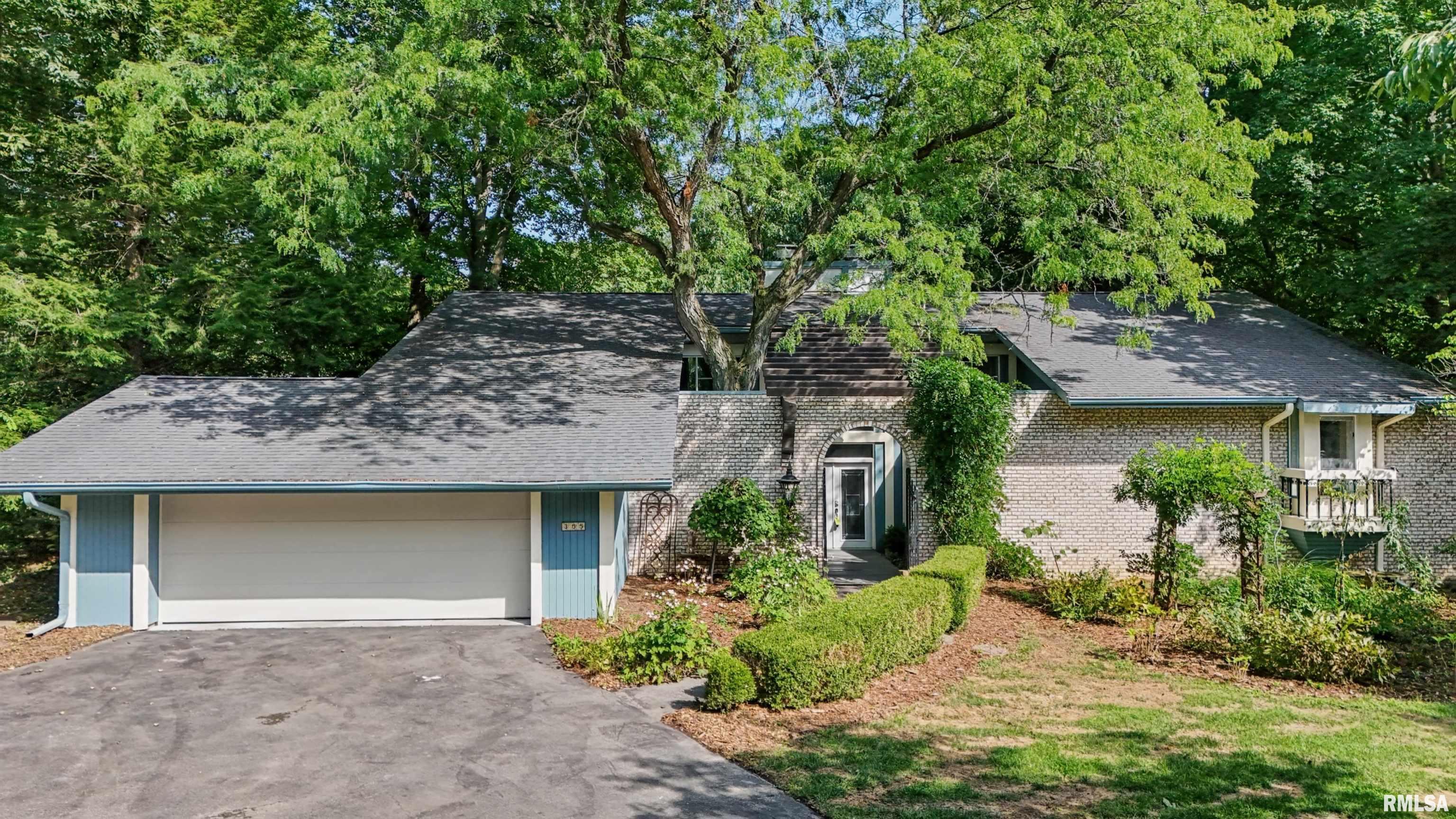 Luxury Home for sale at 355 W DETWEILLER Drive in Peoria Illinois! Luxury Home for sale at 355 W DETWEILLER Drive in Peoria Illinois!