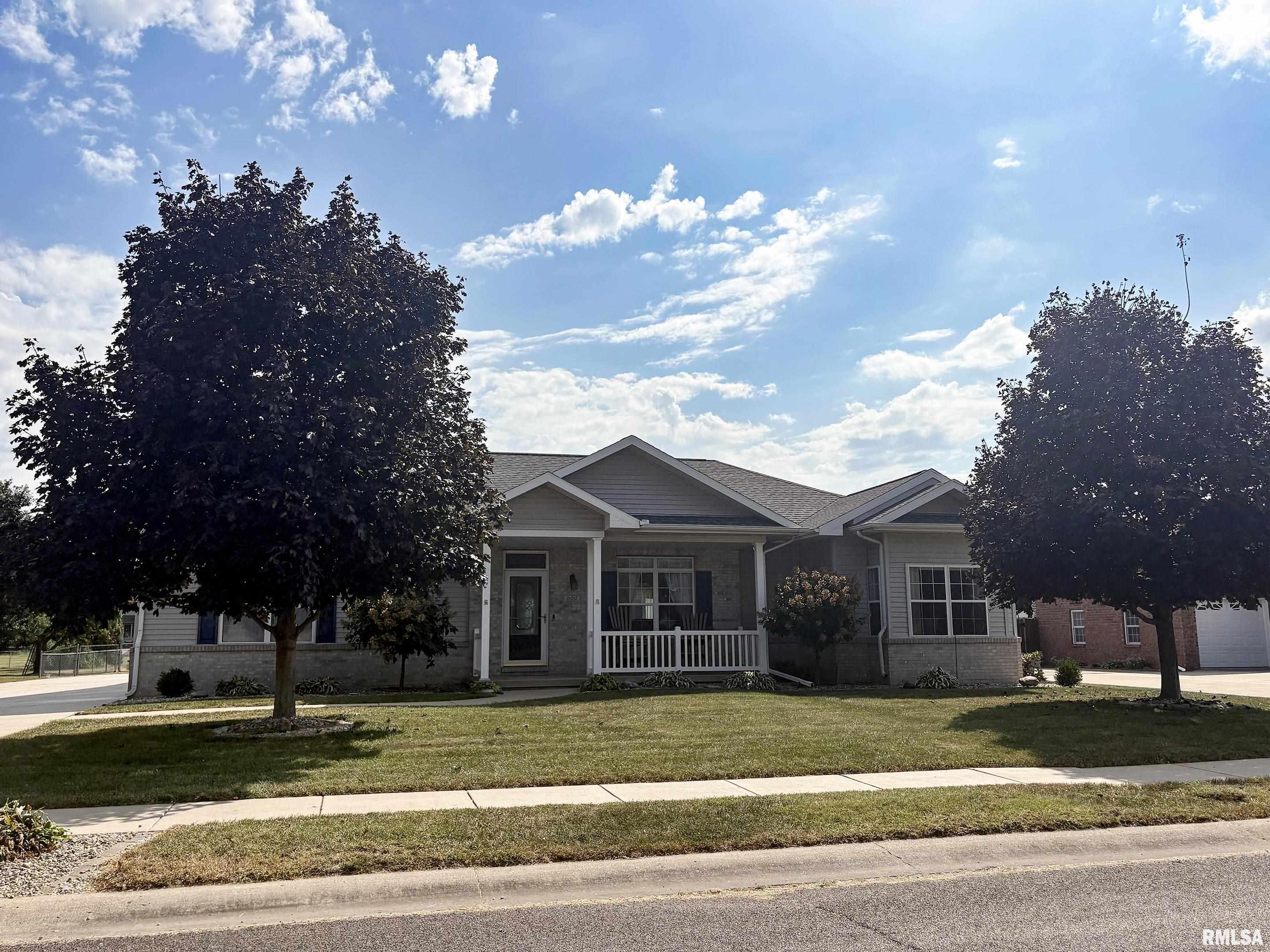 Home for sale at 600 DEERFIELD Drive in Pekin Illinois! Home for sale at 600 DEERFIELD Drive in Pekin Illinois!