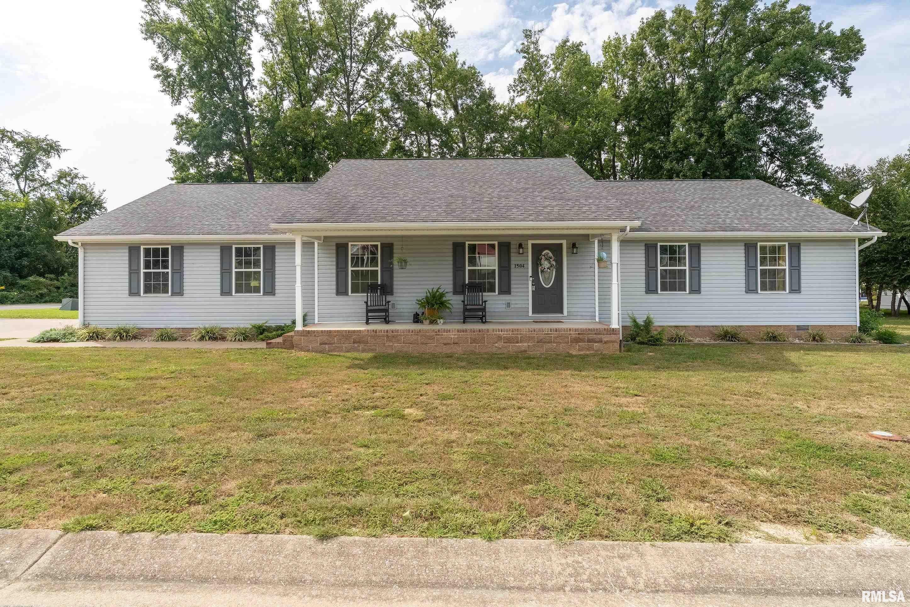 Home for sale at 1504 CARDINAL Drive in Marion Illinois! Home for sale at 1504 CARDINAL Drive in Marion Illinois!