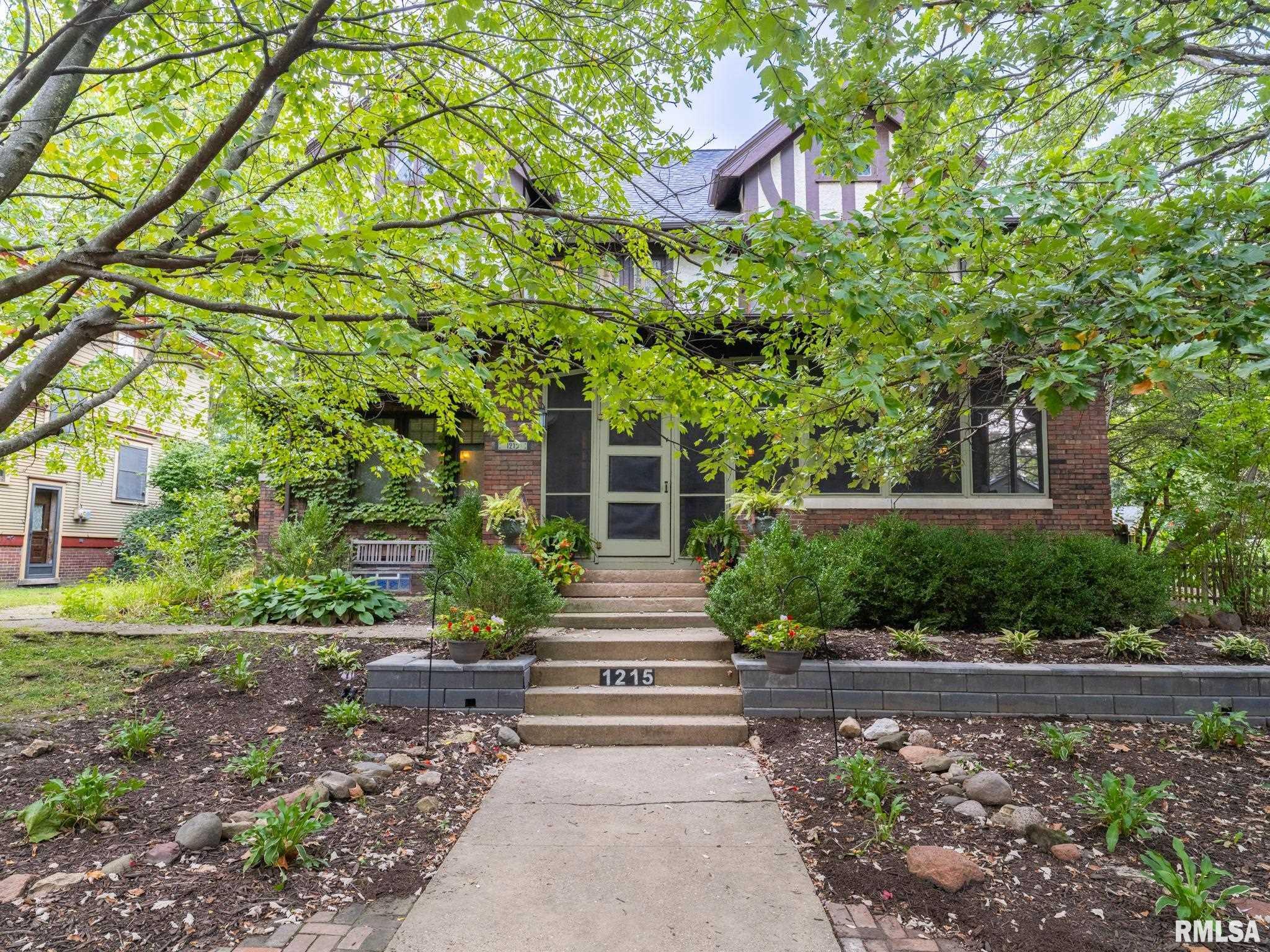 Home for sale at 1215 N MAPLEWOOD Avenue in Peoria Illinois! Home for sale at 1215 N MAPLEWOOD Avenue in Peoria Illinois!