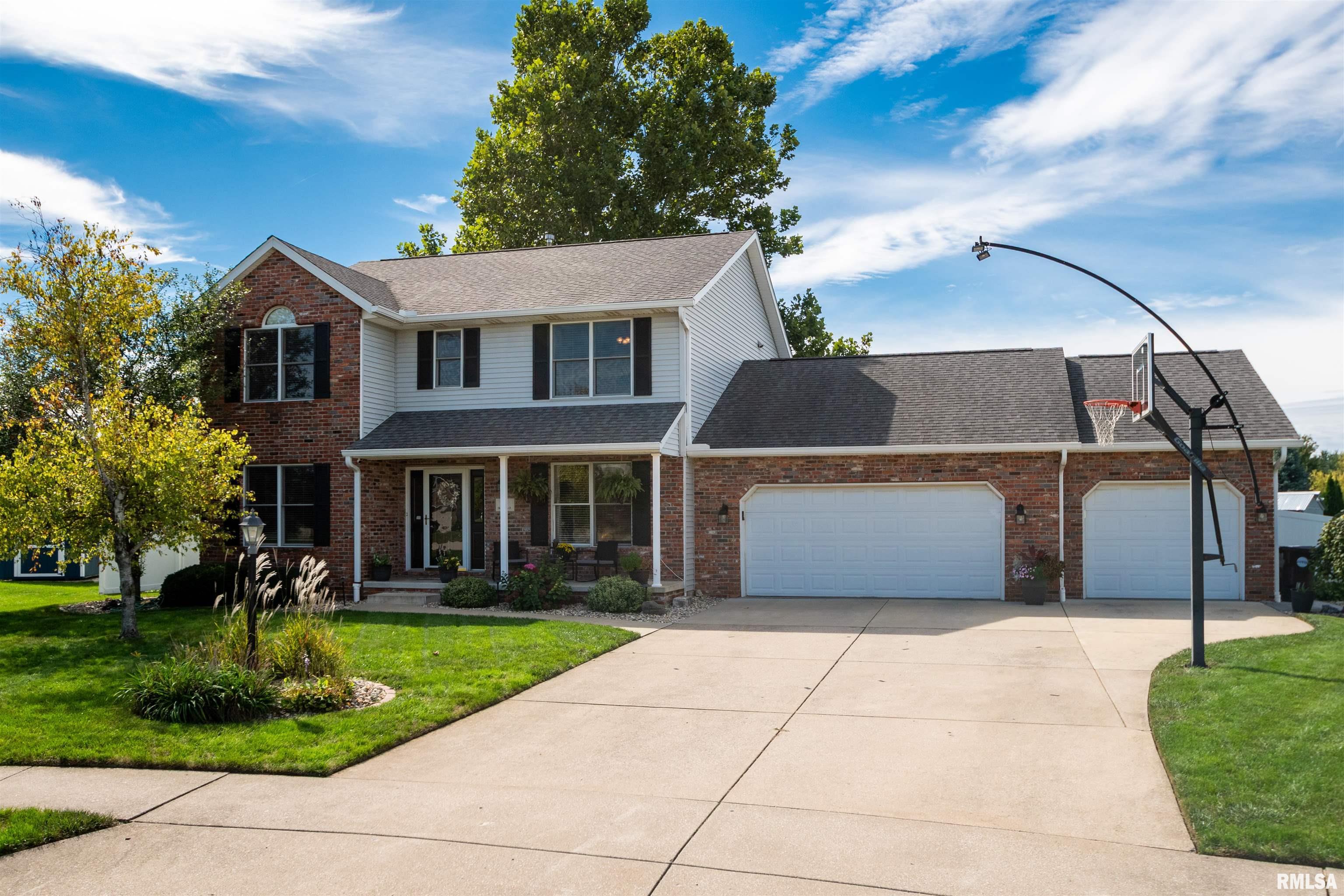 Luxury Home for sale at 42 N OKLAHOMA Court  in Morton Illinois!
