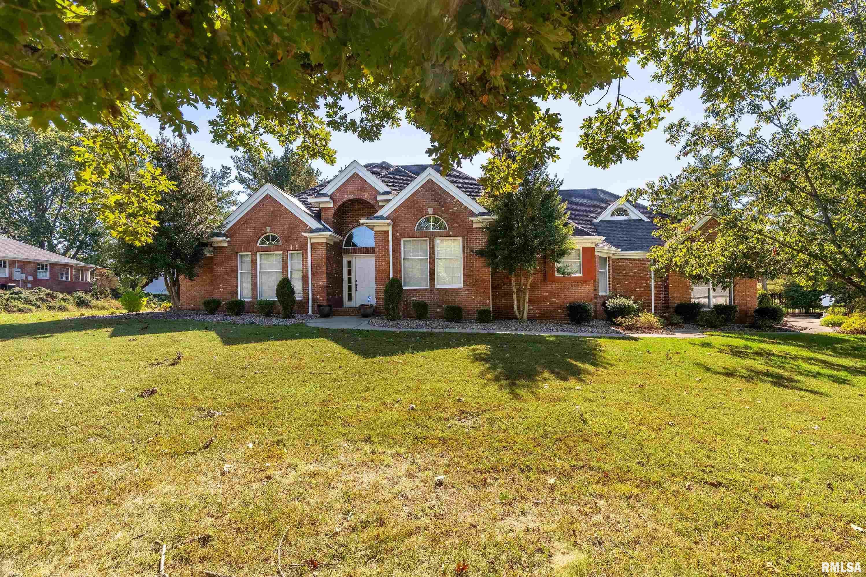 Luxury Home for sale at 2207 STEEPLECHASE Drive in Marion Illinois! Luxury Home for sale at 2207 STEEPLECHASE Drive in Marion Illinois!